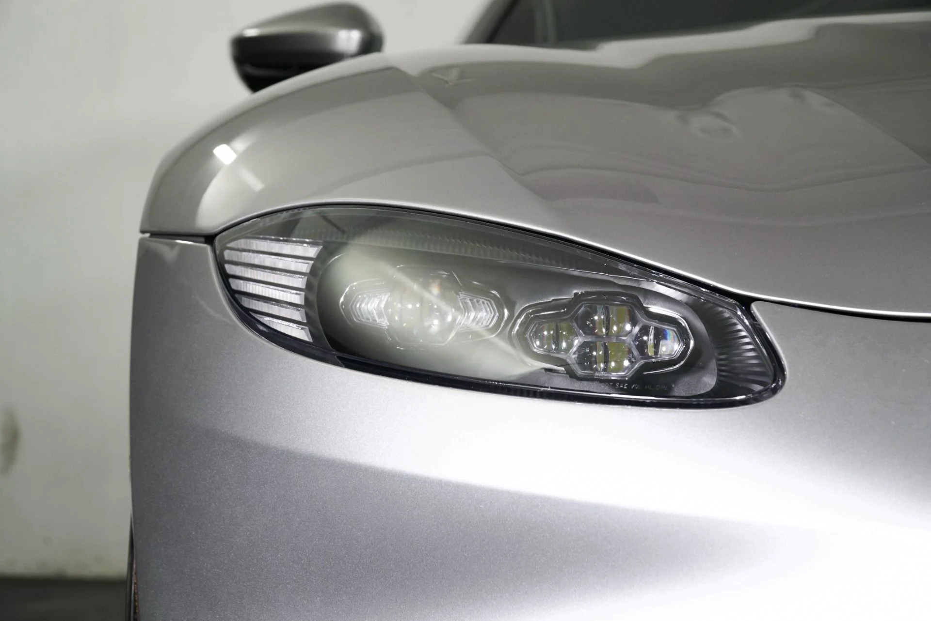 mph014_3940840959_Used_2023_Aston_Martin_Vantage_1770366808_a6572d33a1