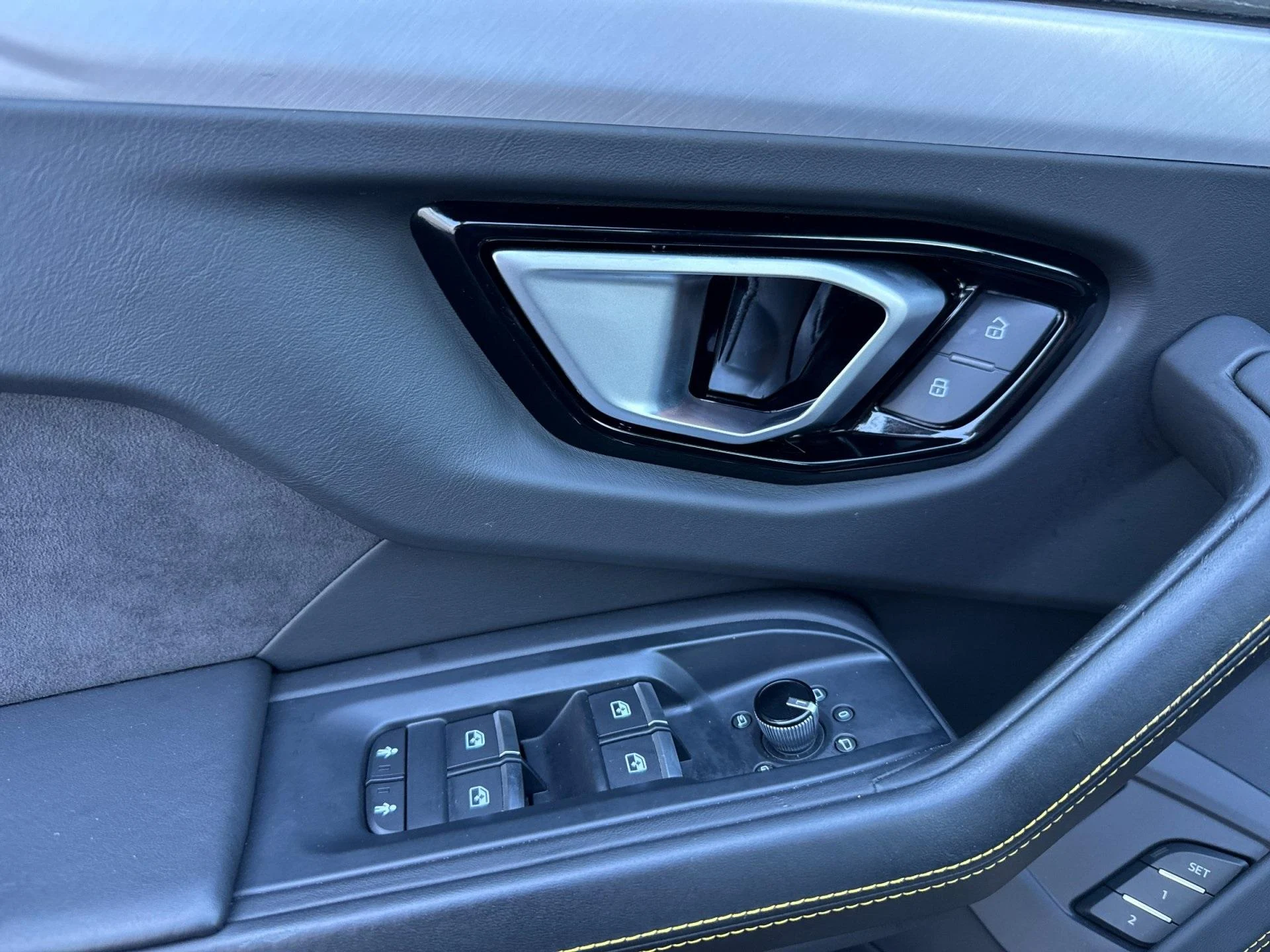 mph014_3946983716_Used_2019_Lamborghini_Urus_Selezione_CPO_1768403565_87c48c4476