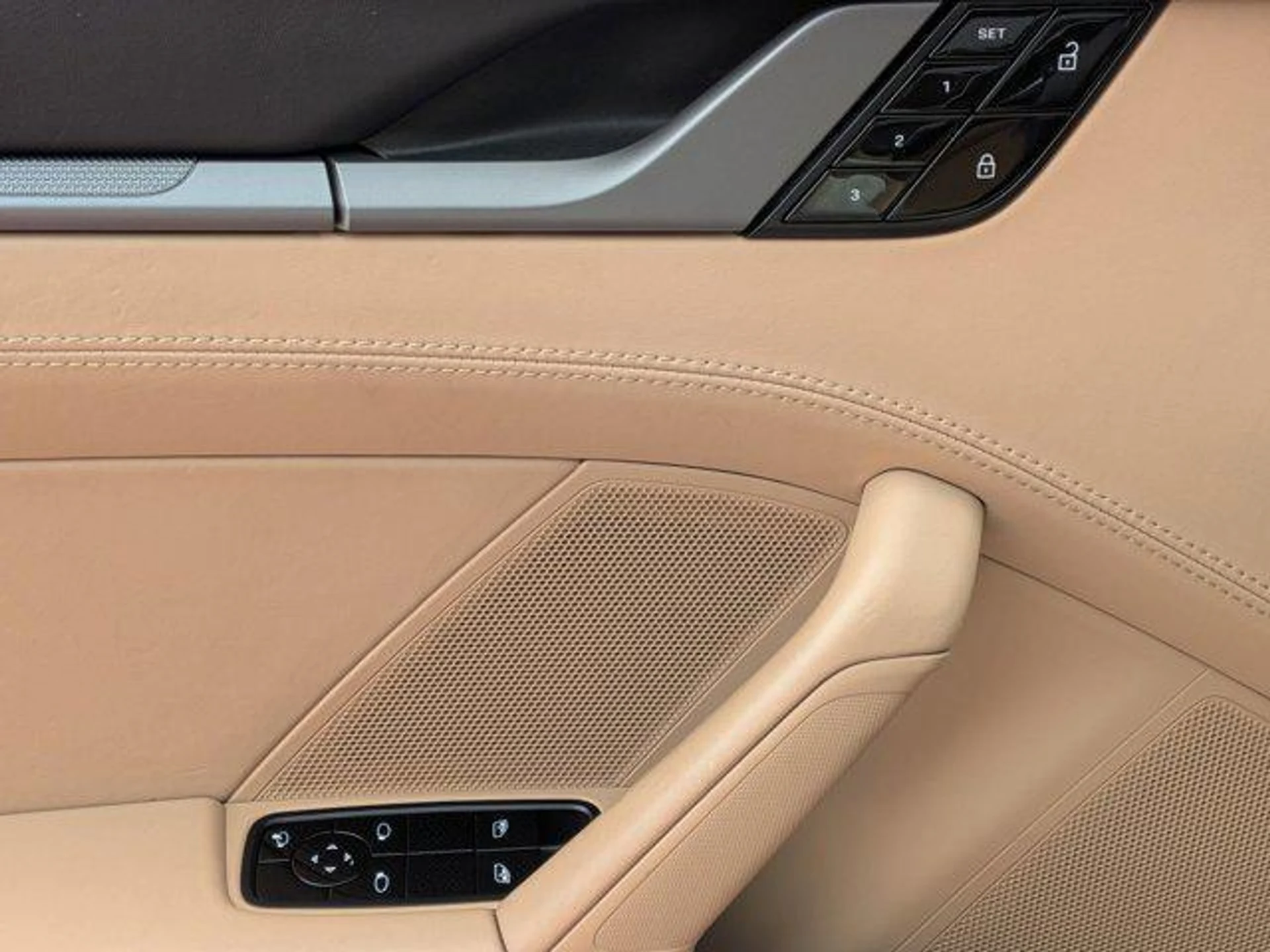 mph014_3950918613_X_Irea2m5_GZ_4_Mg_E5_QX_5s_Vv47_Jkfk_01d5523fc9