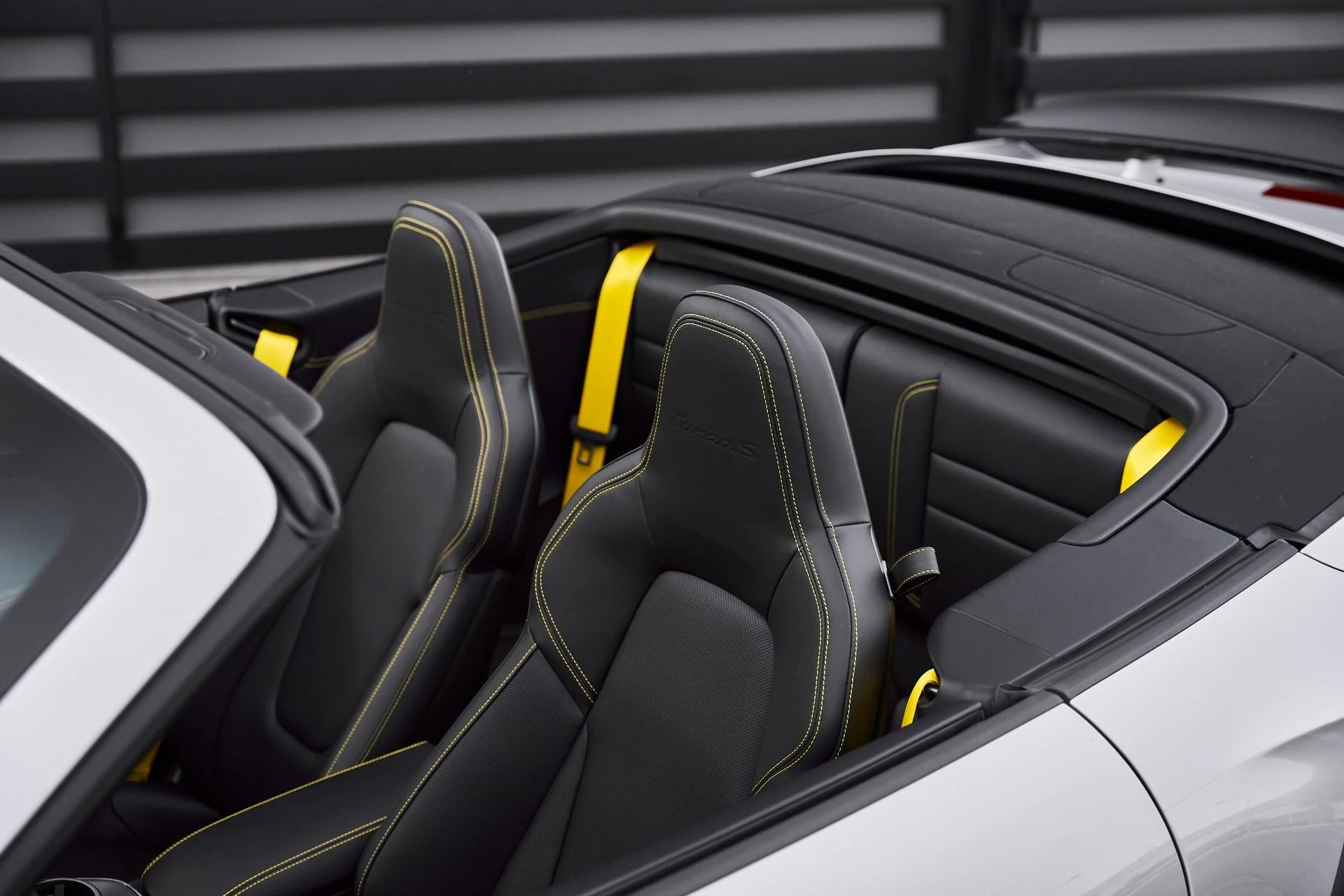 mph014_3956928354_Used_2025_Porsche_911_Turbo_S_1770776344_dfbcf6a49a