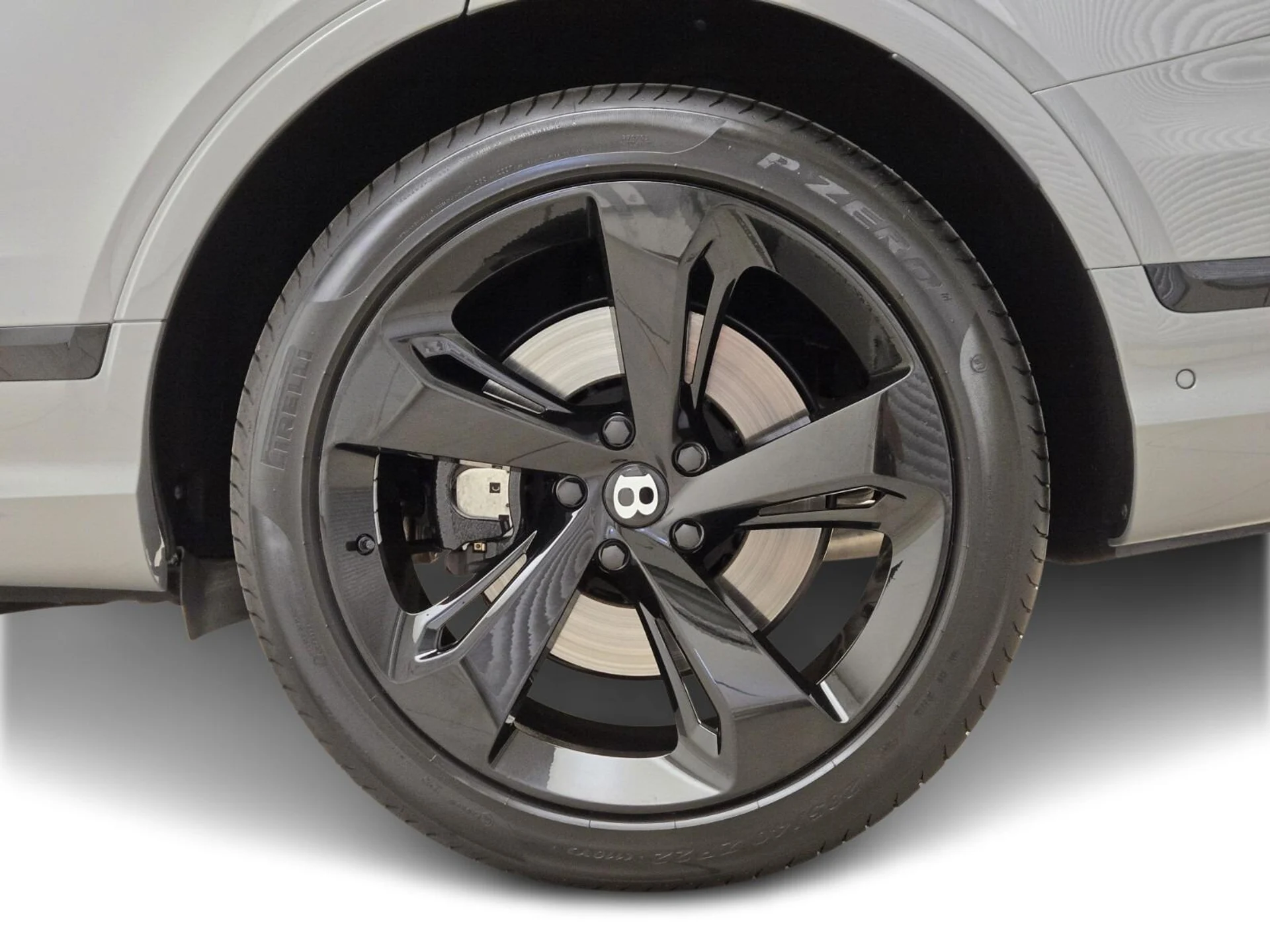 mph014_3958858289_Used_2025_Bentley_Bentayga_V8_1755588411_e5188be19f