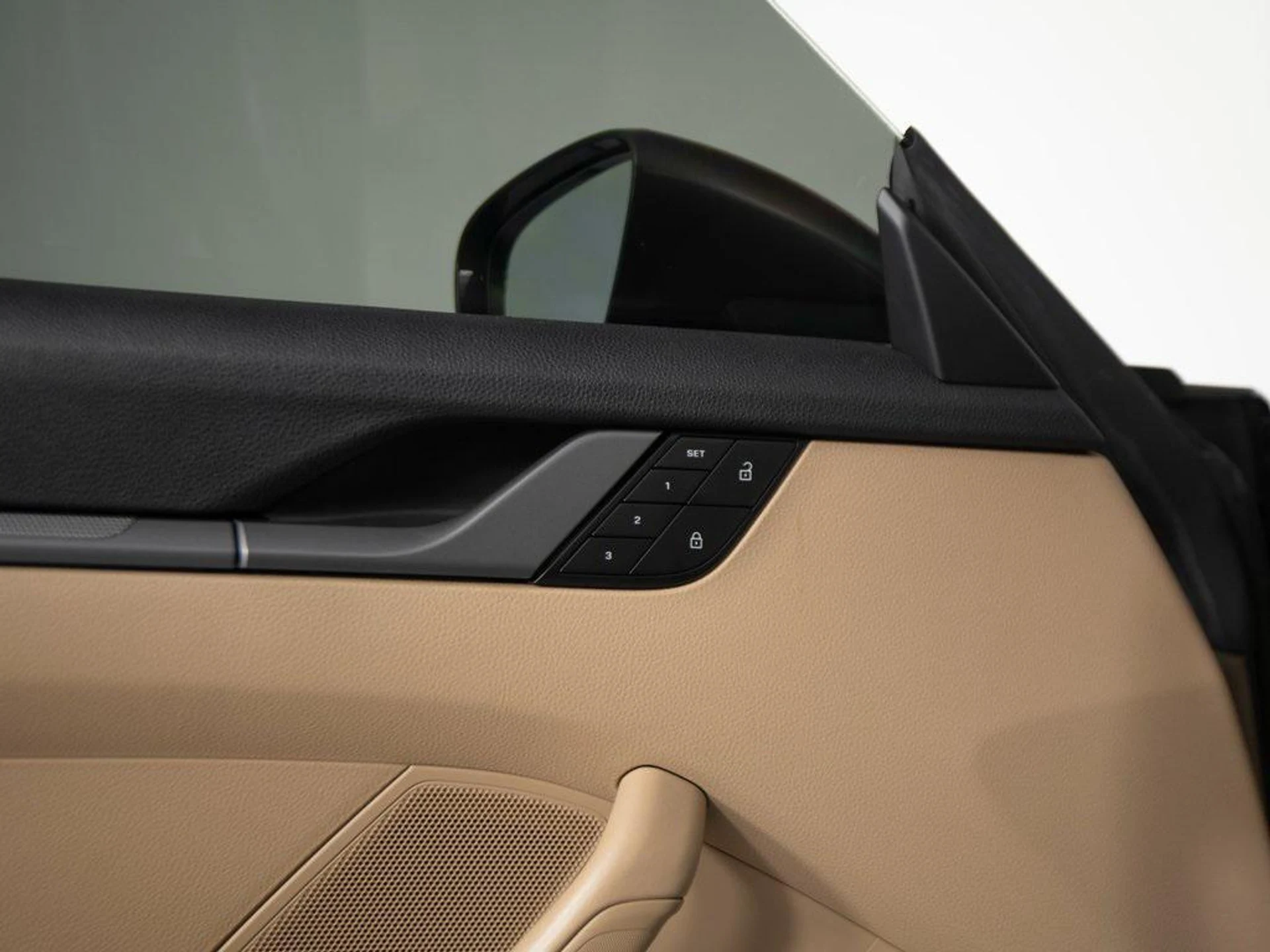 mph014_3959828952_iau7c_R7yll_Nb_A41p_R_On24dl3_Cq_E_cb4b71a624