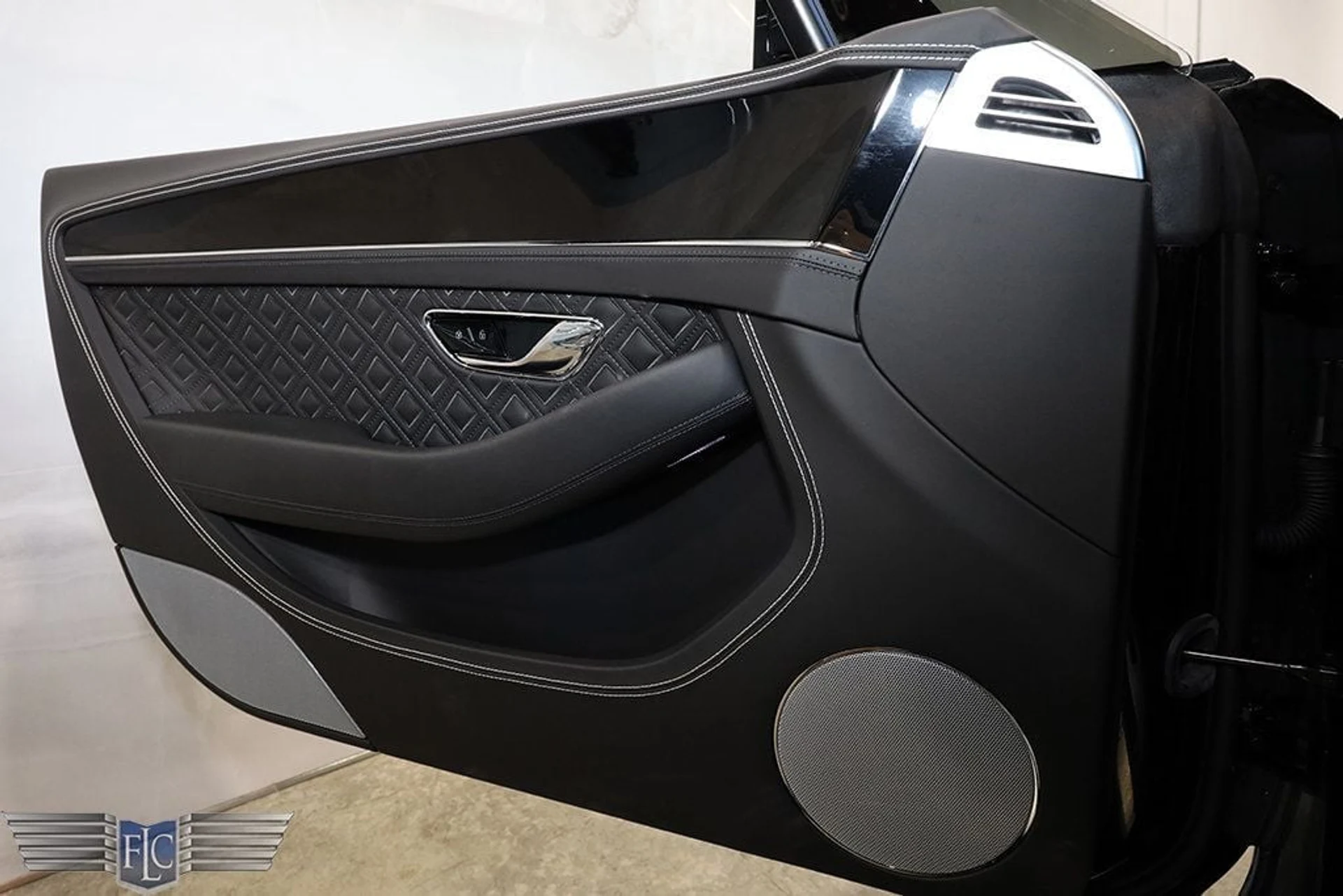 mph014_3963665843_used_2022_bentley_continental_gtcv8mullinerconvertible_9689_22970433_15_1024_60ac74f378