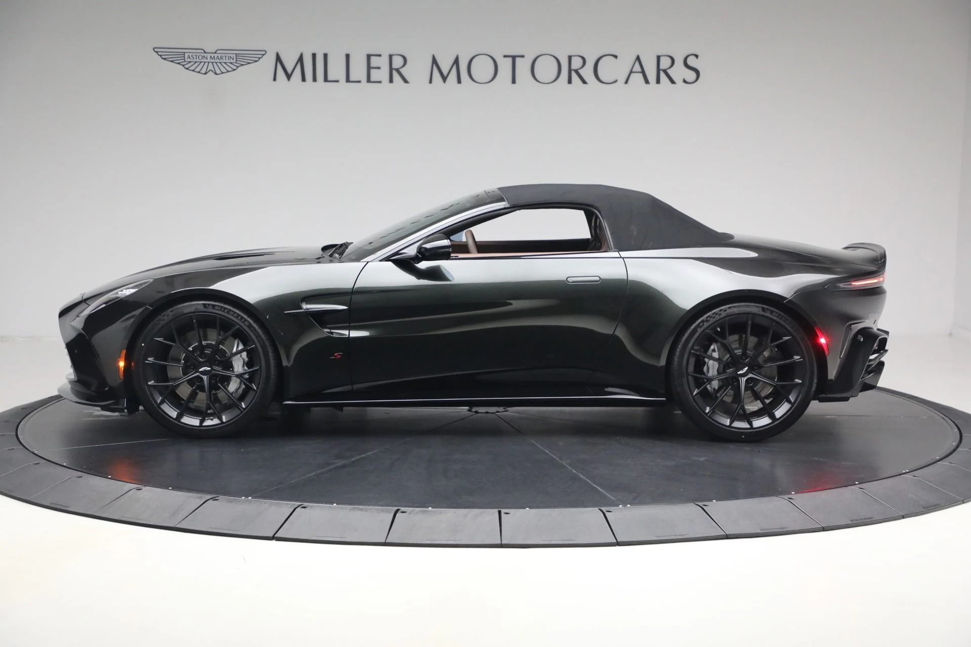 mph014_3973705036_New_2026_Aston_Martin_Vantage_S_Roadster_1787329518_3b32bb1a58