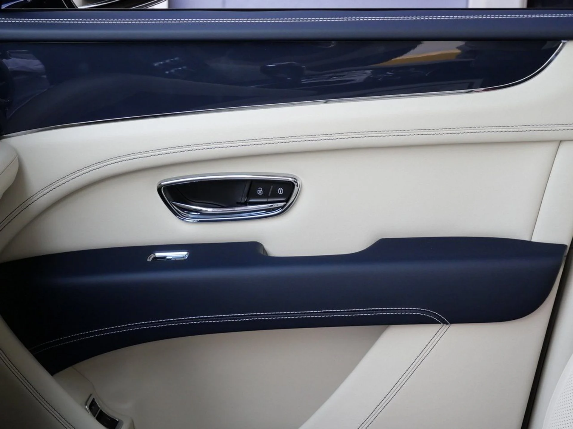 mph014_3976060721_f3884356e951da70f5dcf7a4d4310971x_d19833e29a