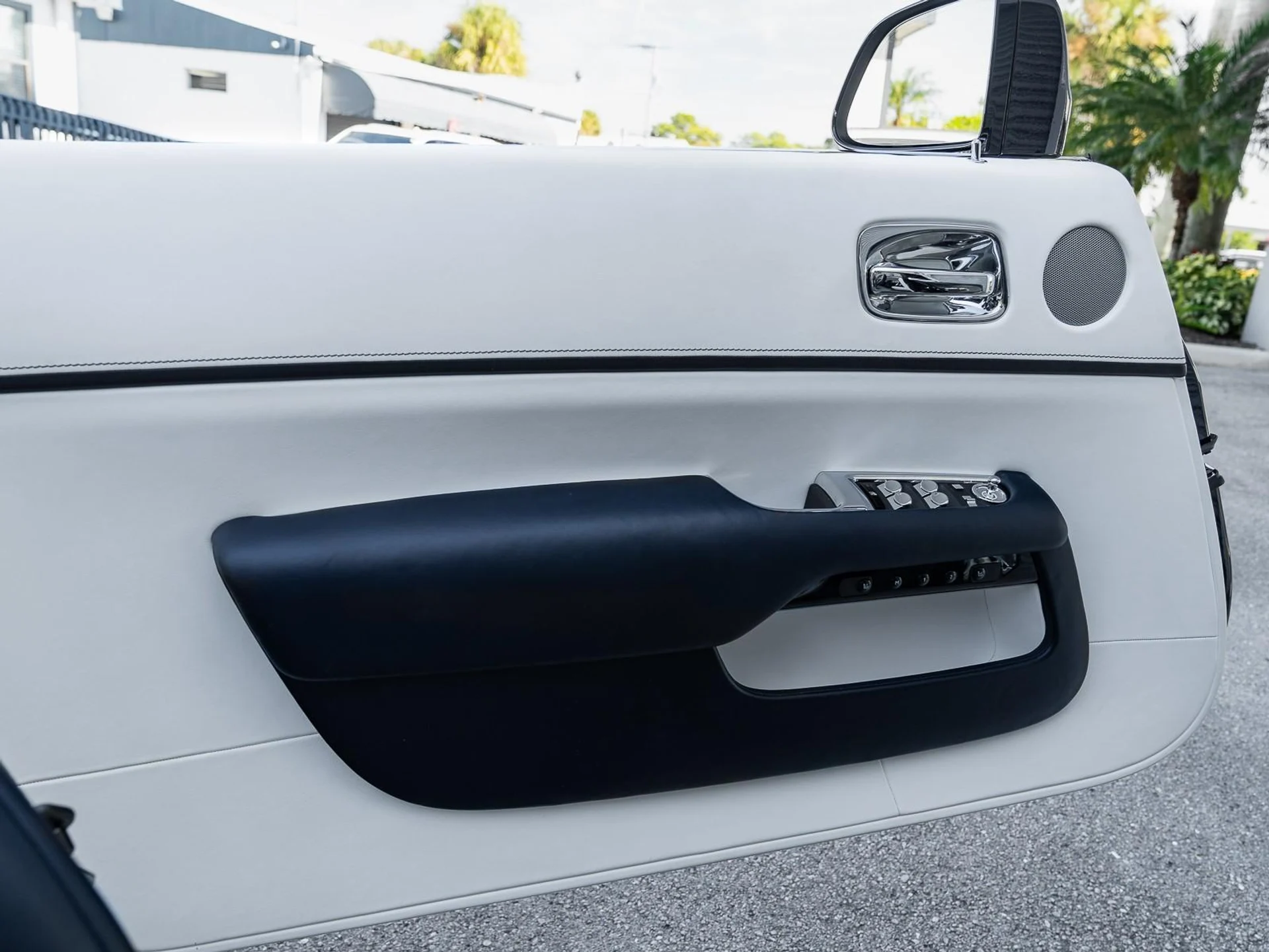 mph014_3976261493_Used_2018_Rolls_Royce_Dawn_Convertible_1764360435_f2b9a0f1d2