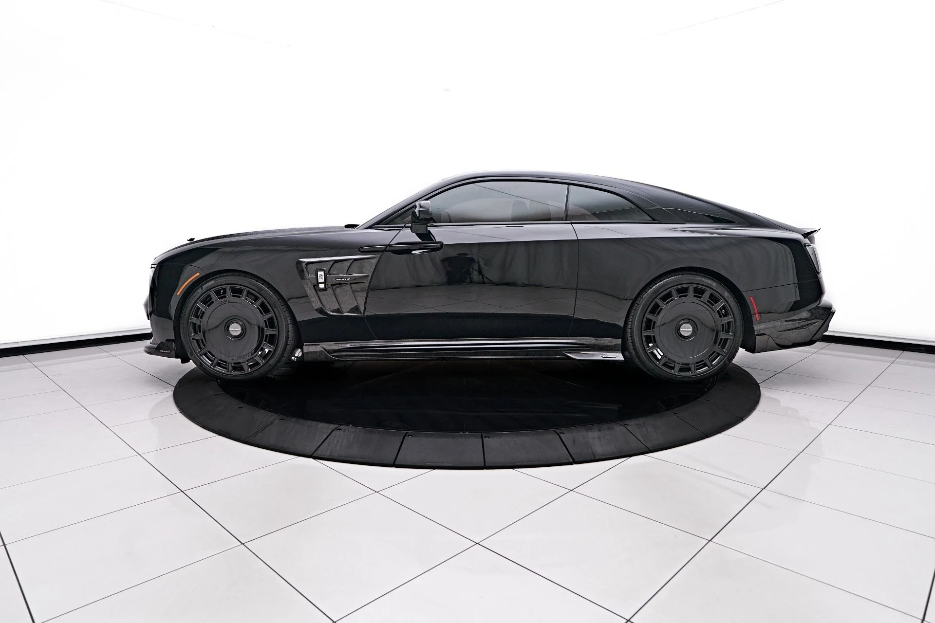 mph014_3978563732_Used_2025_Rolls_Royce_Spectre_Mansory_1756243802_9fed4e9bb3