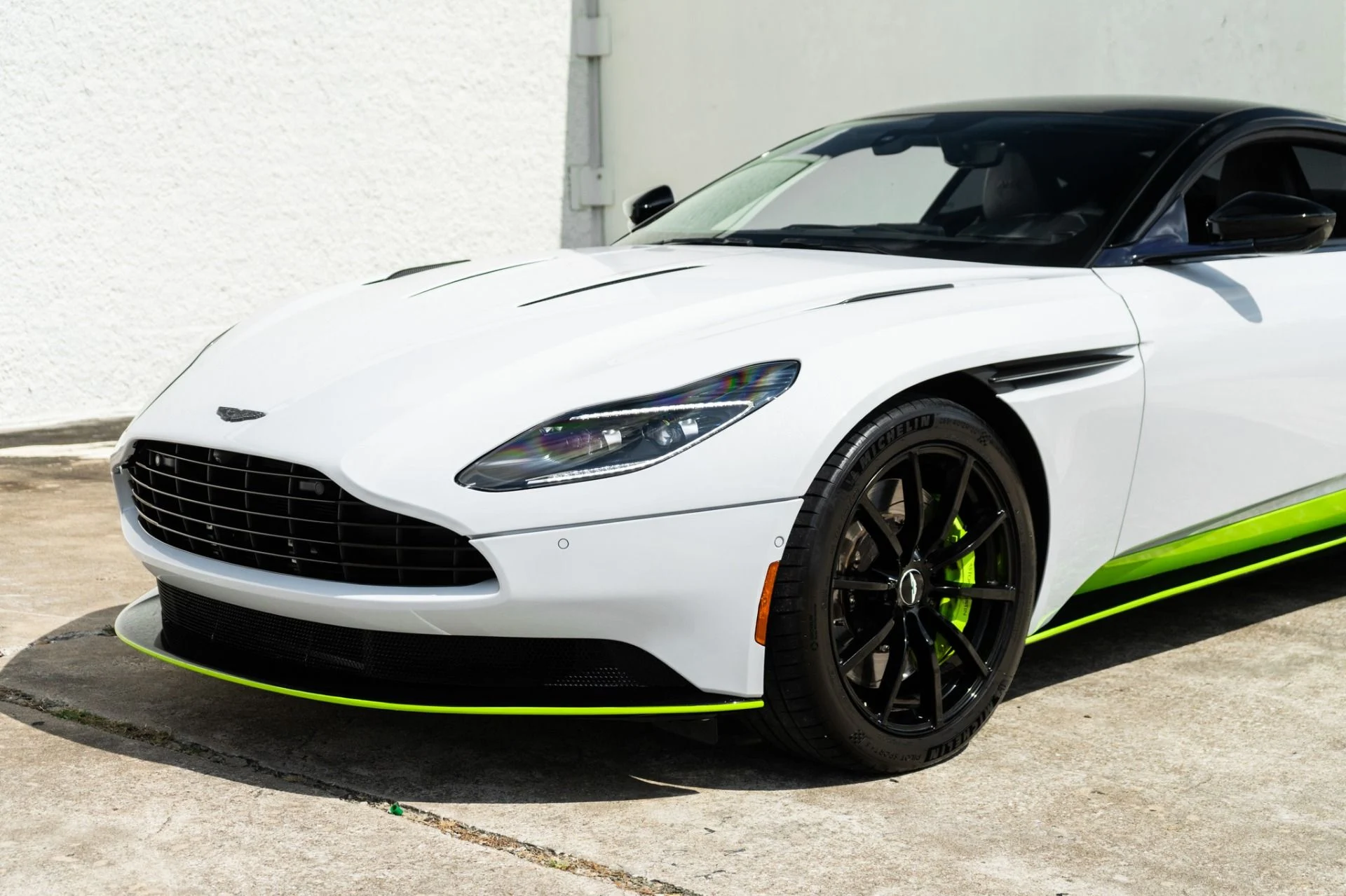 mph014_3991436307_Used_2019_Aston_Martin_DB_11_AMR_1785363698_343a1c1867