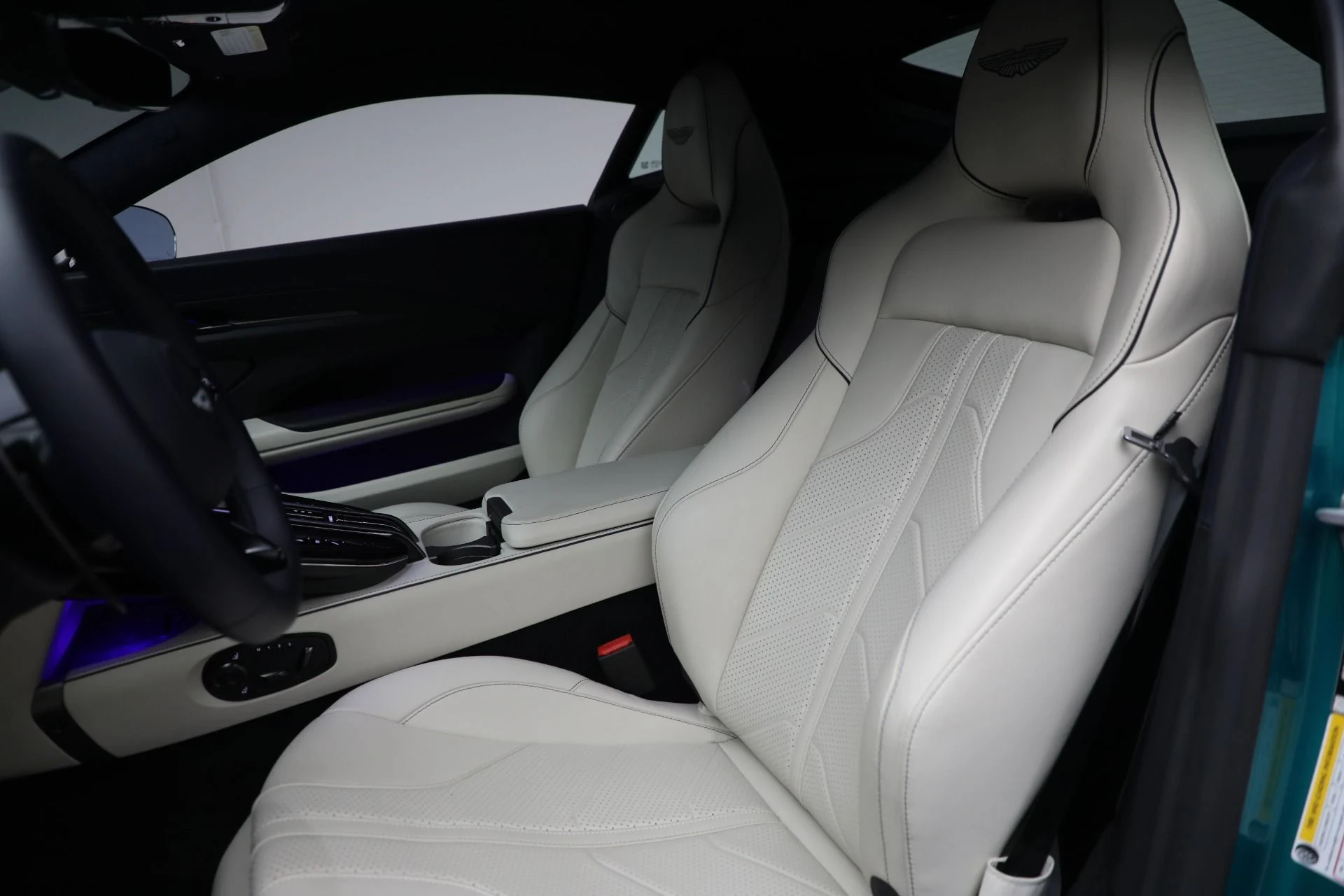 mph014_3991761411_New_2025_Aston_Martin_Vantage_ca54c295b7