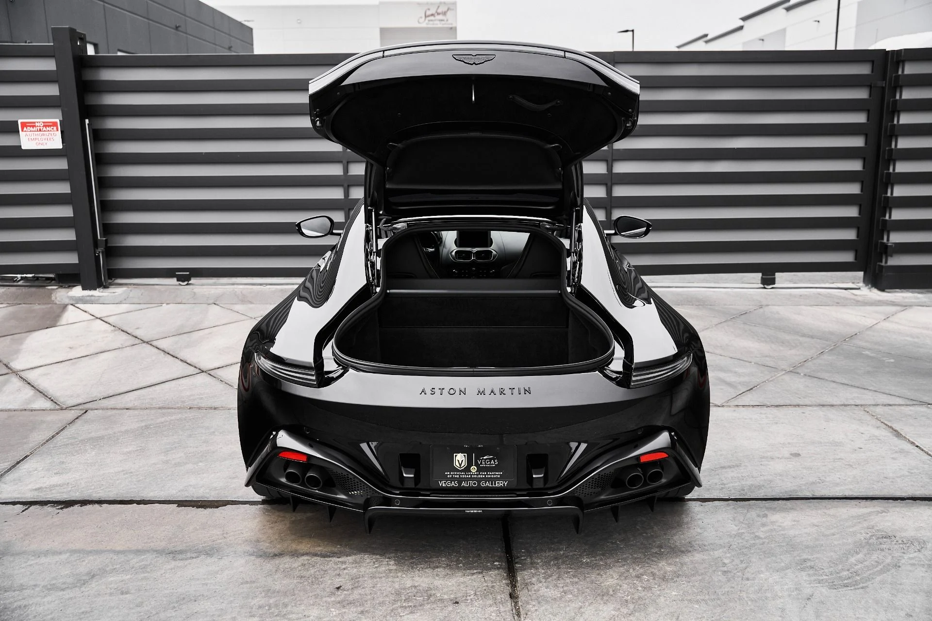 mph014_3993779488_Used_2023_Aston_Martin_Vantage_1775333302_56dade859f