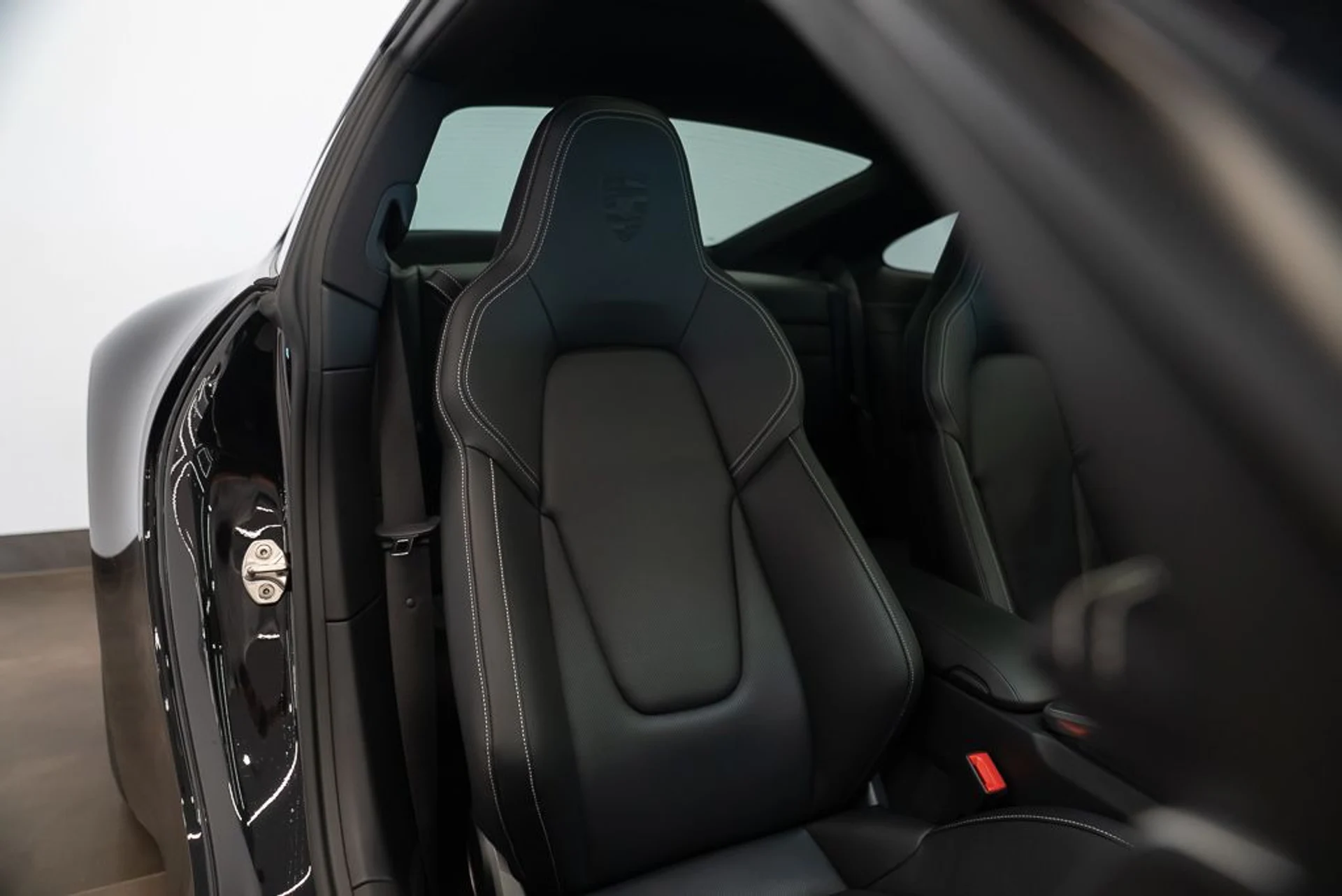 mph014_399539503_porsche_911_2023_cc05691d13