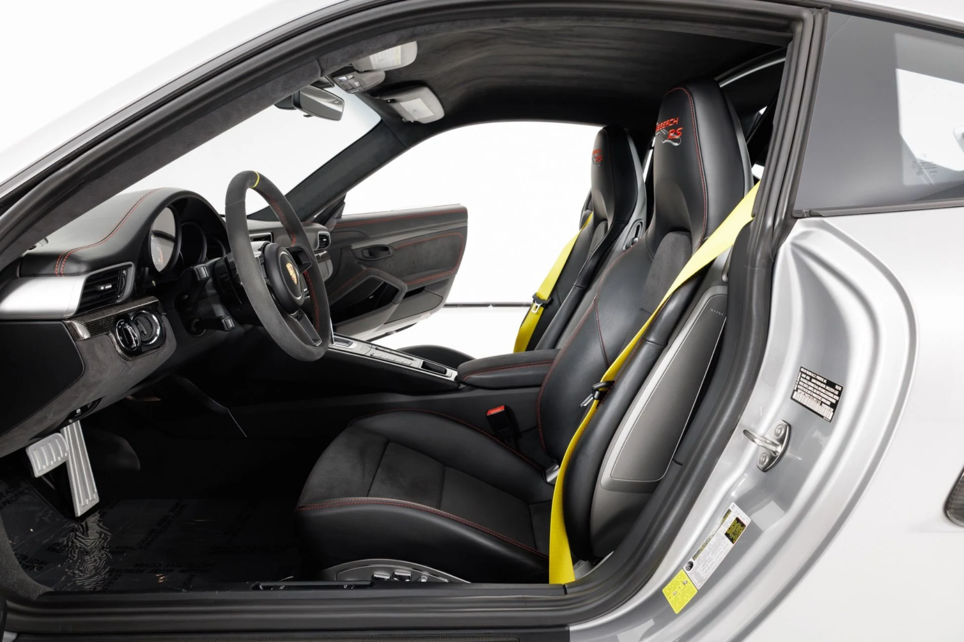 mph014_3995690887_Used_2018_Porsche_911_GT_2_RS_1791916169_35a7bade03