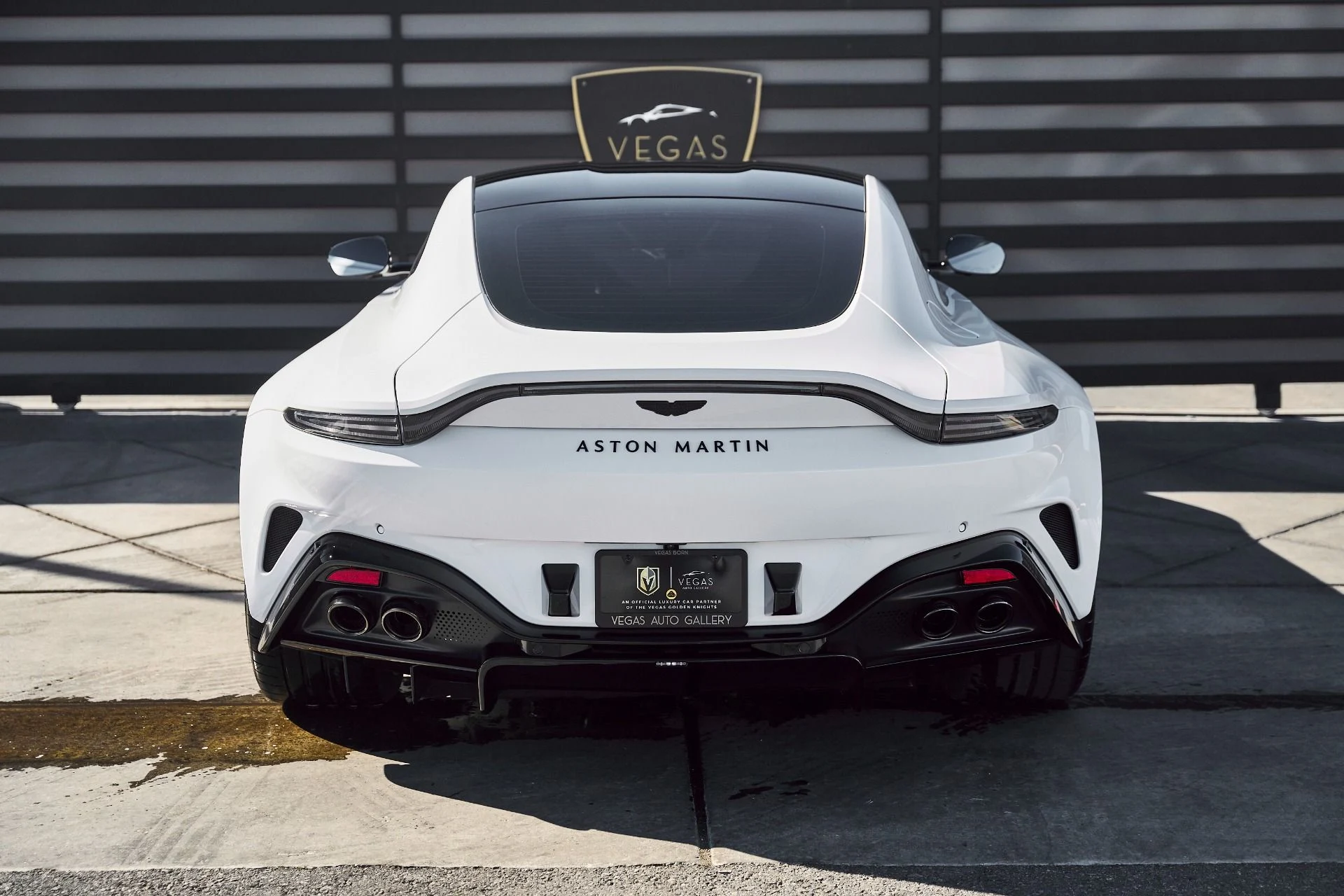 mph014_4005217520_Used_2025_Aston_Martin_Vantage_Base_1771099446_08457becc8