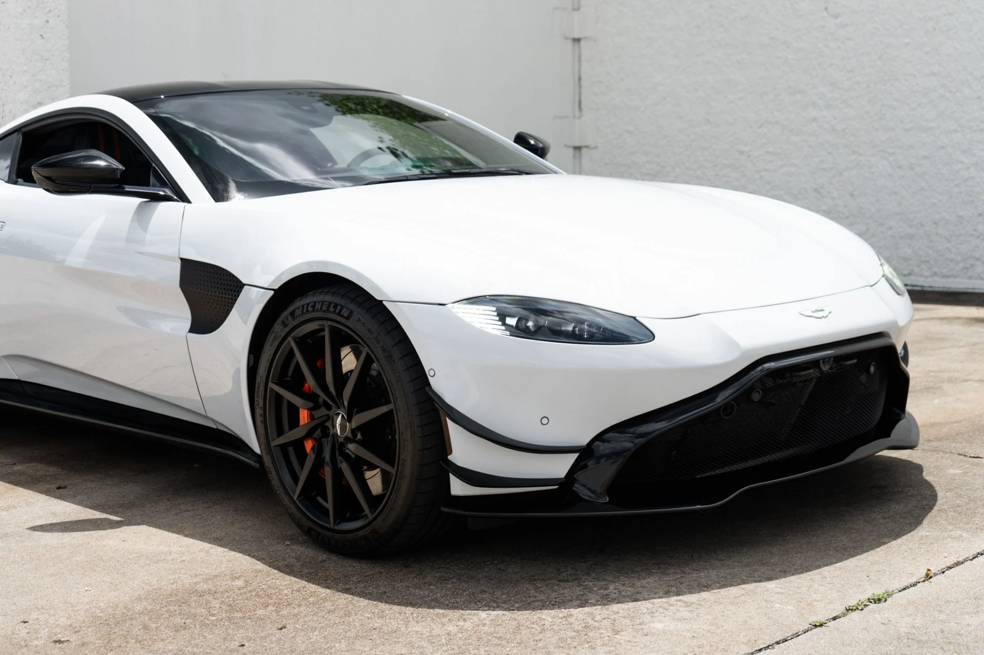mph014_4010901124_Used_2019_Aston_Martin_Vantage_1777043829_3cb02a2a31
