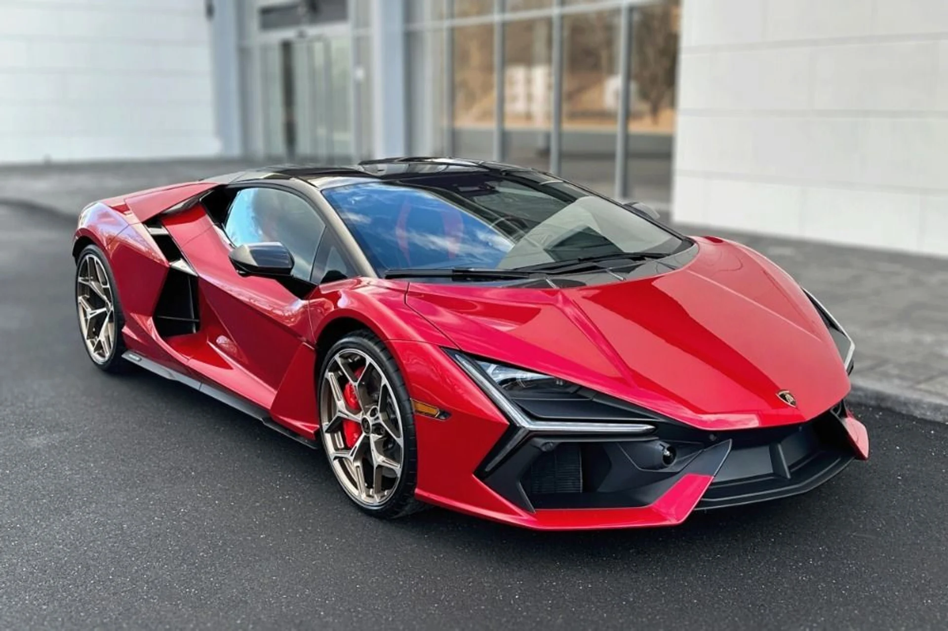 mph014_4015868520_Used_2025_Lamborghini_Revuelto_1769640278_d9fa6a2f89