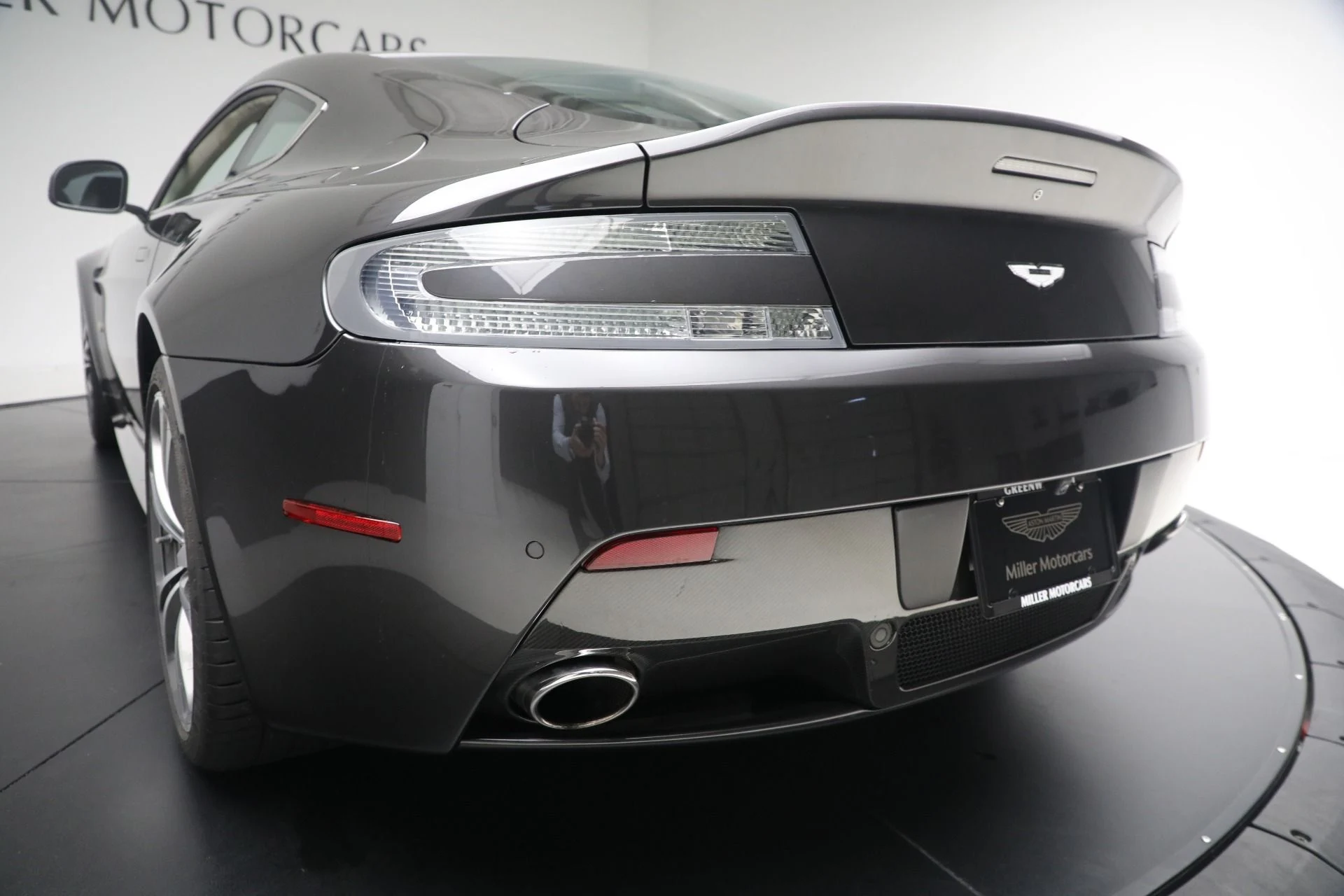 mph014_4020573880_Used_2011_Aston_Martin_V12_Vantage_b2421e967e
