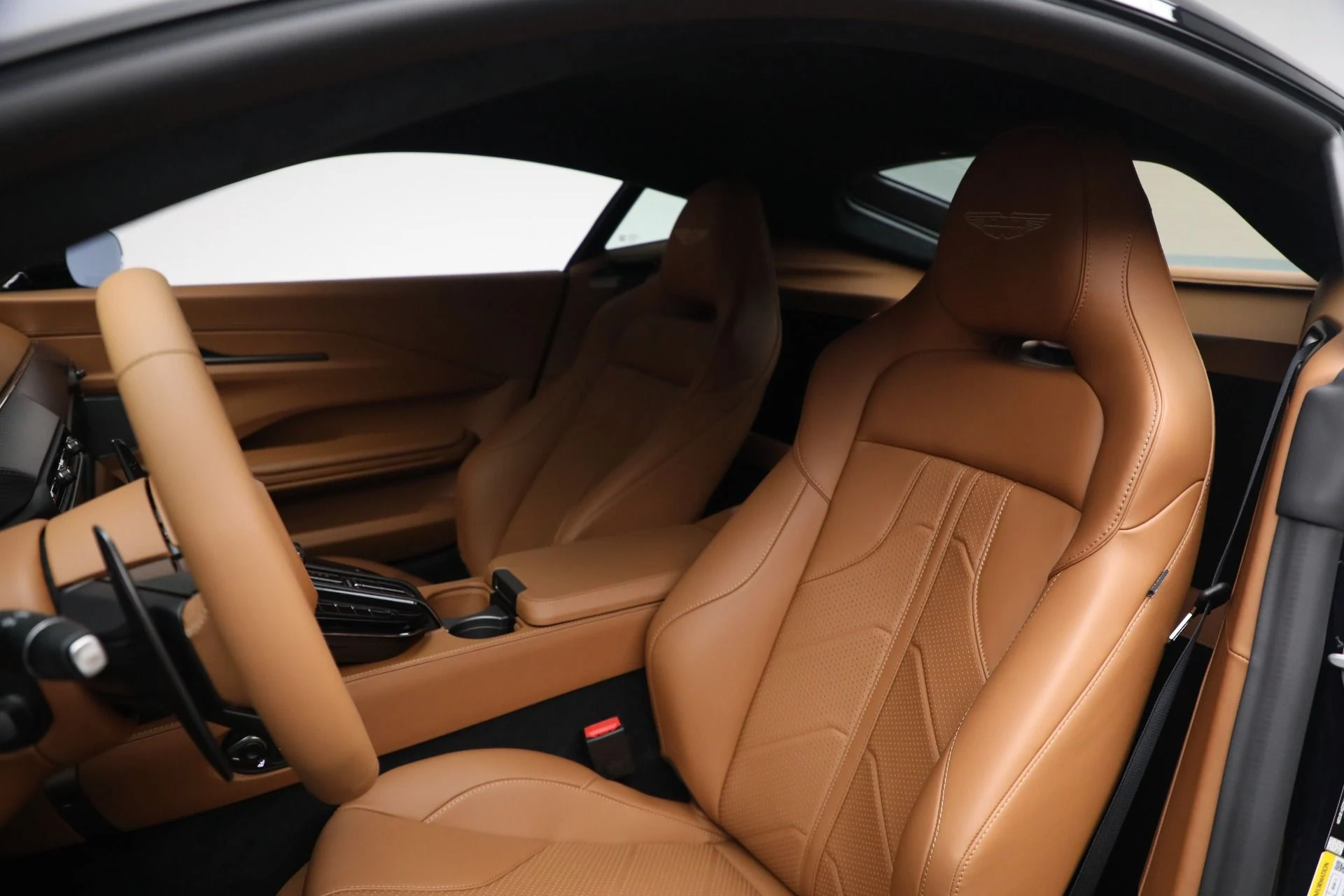 mph014_4020704650_New_2026_Aston_Martin_Vantage_59b7b0036d