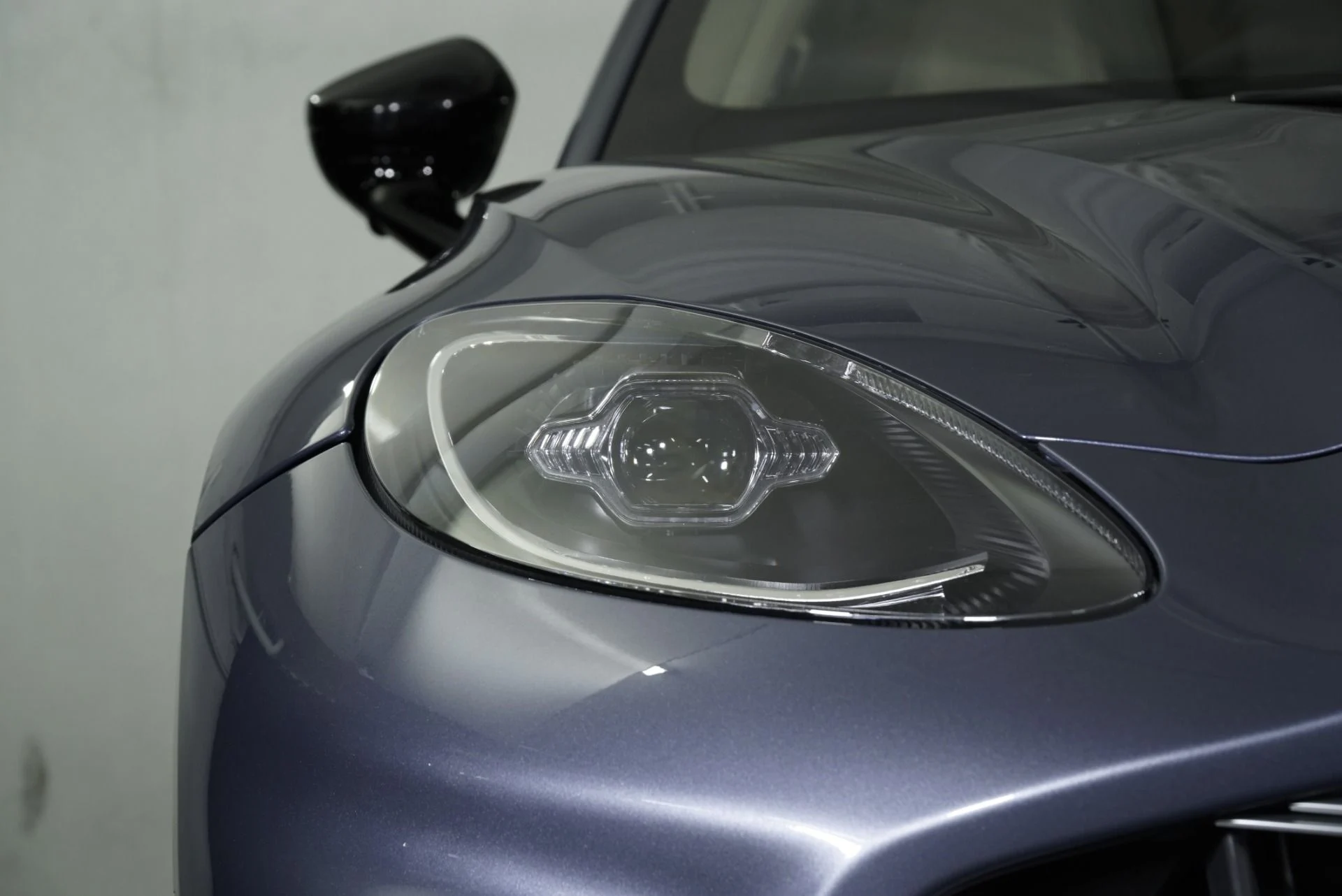 mph014_4023403741_New_2026_Aston_Martin_DBX_707_1765563110_313e03aa51