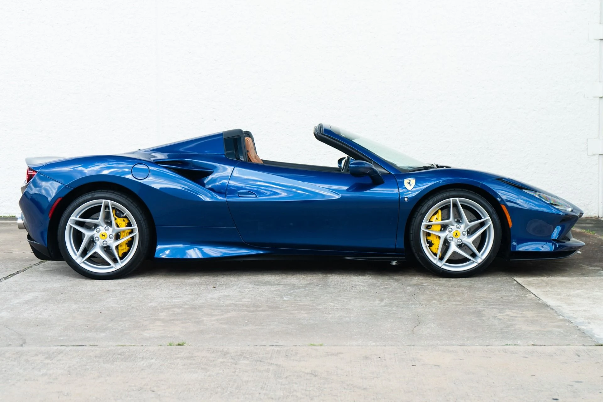 mph014_4025920969_Used_2022_Ferrari_F8_Spider_1779493507_3bafbd028b
