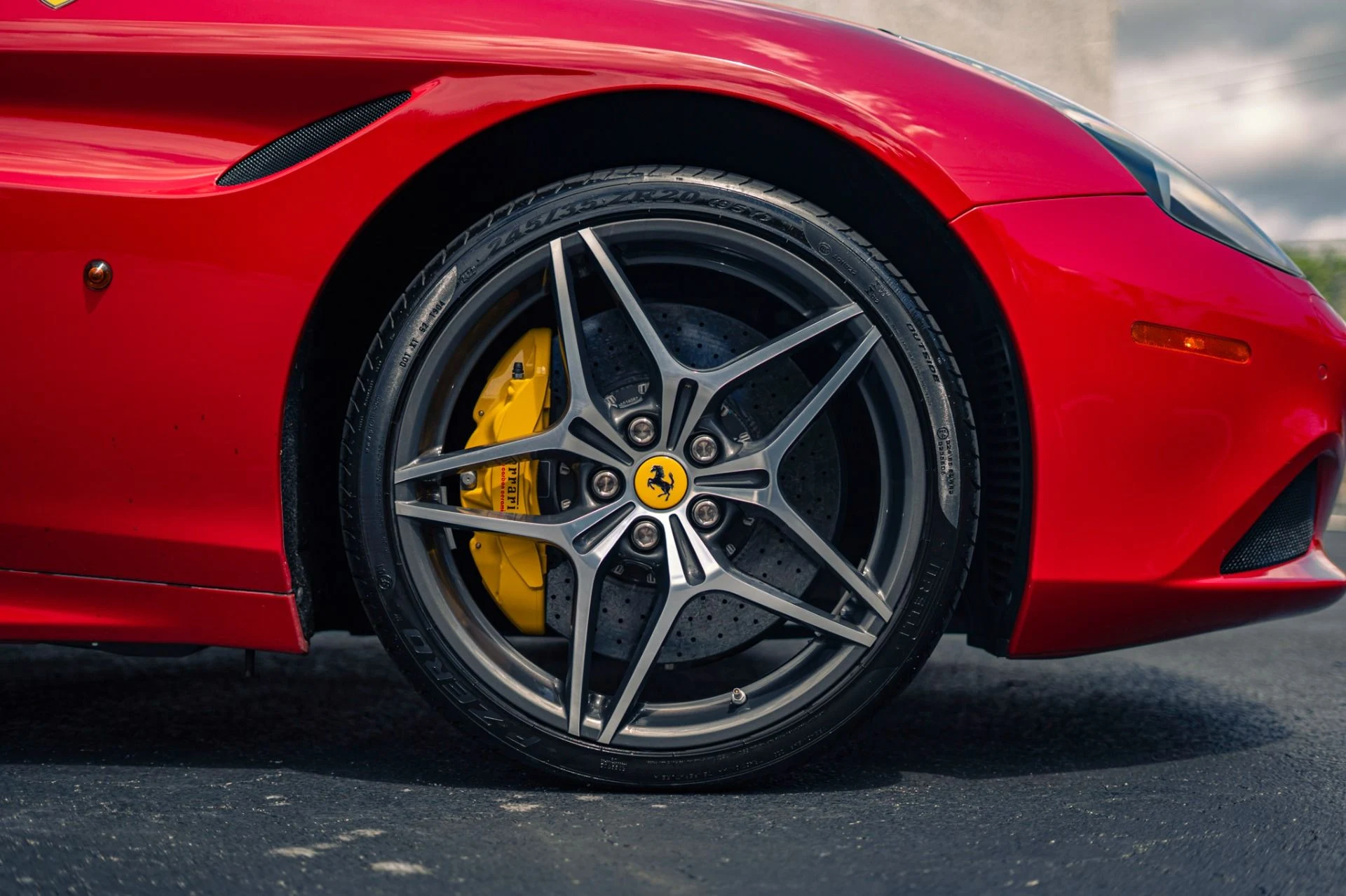 mph014_4026690055_Used_2016_Ferrari_California_T_1777481400_cf8f18f2b0