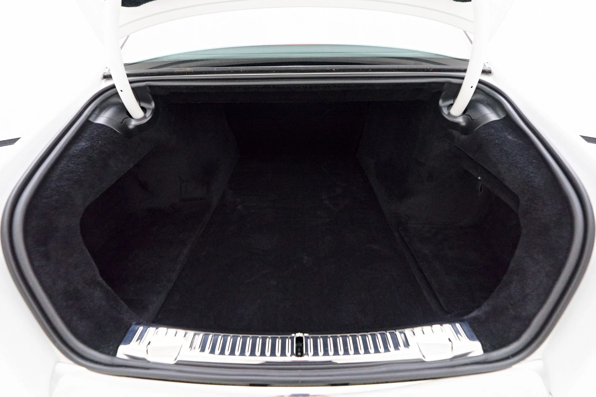 mph014_4033400925_Used_2025_Rolls_Royce_Phantom_Base_1758394099_1bb6013f5e