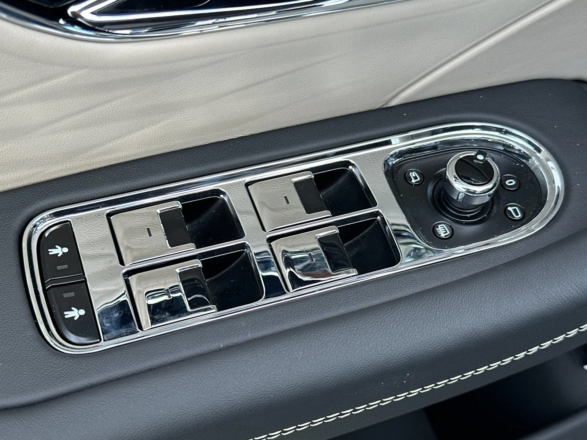 mph014_403584188_New_2026_Bentley_Flying_Spur_1760604620_b3ad1650da