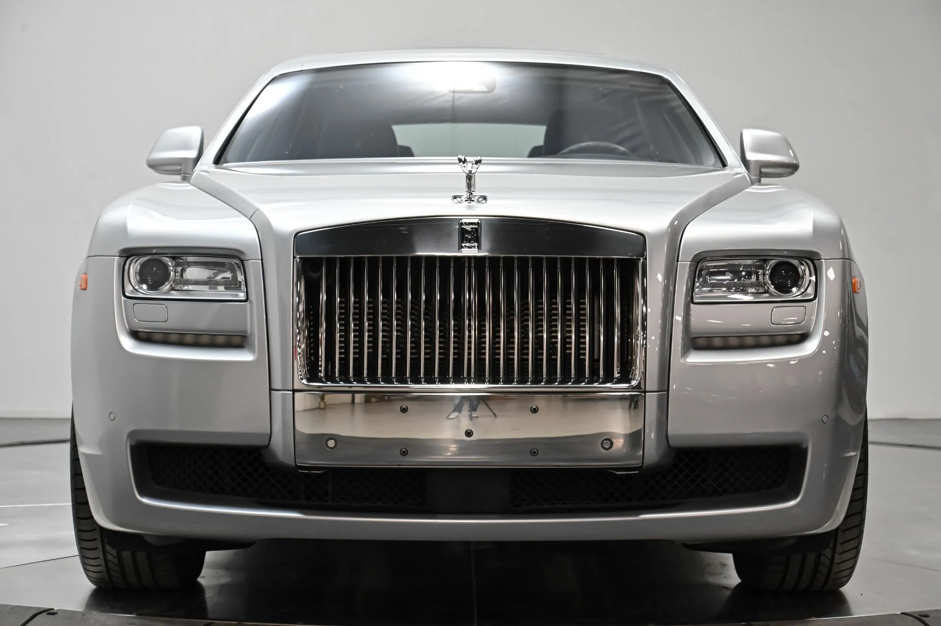 mph014_4041255492_Used_2012_Rolls_Royce_Ghost_1757528739_d266f0ab88
