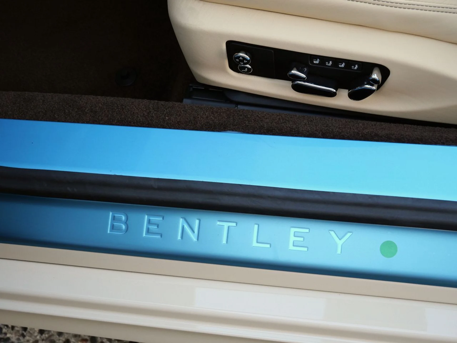 mph014_4041643844_9ae92cf4a7e6bd1c40c7b0e001f7dc5cx_7acd0c34b9