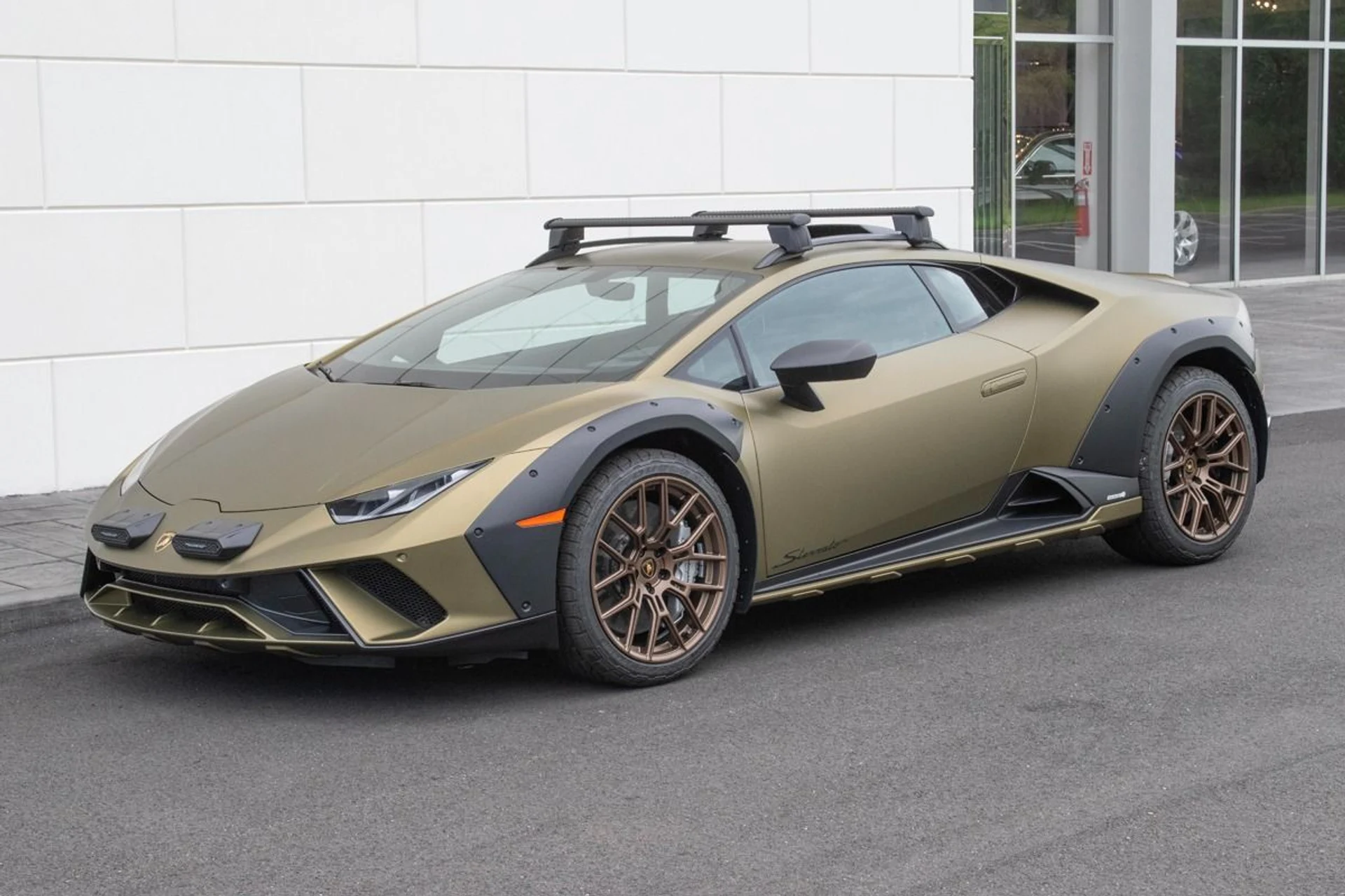 mph014_4042177677_Used_2023_Lamborghini_Huracan_Sterrato_1769868848_8065c82b0b