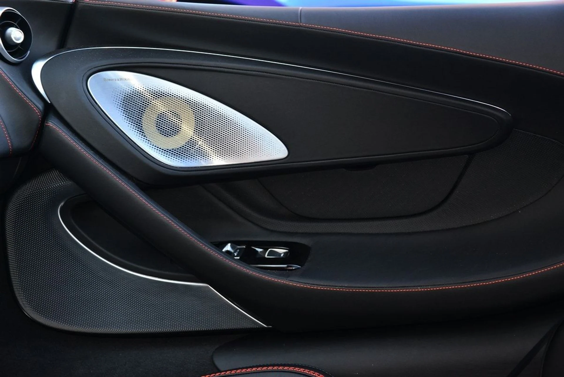 mph014_4047660293_257be0b9554f8e8187f60b9fc21f0f86x_6ebe8e0606