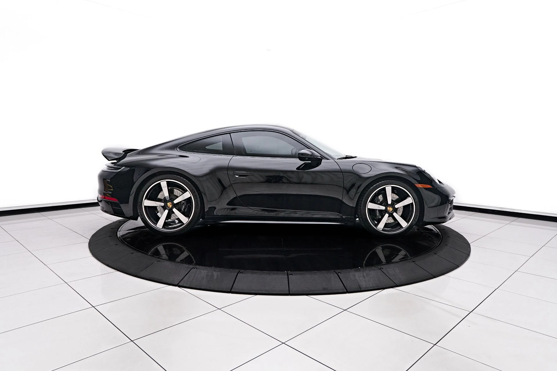 mph014_4055910164_Used_2024_Porsche_911_Carrera_S_1758752804_8212eff8a3