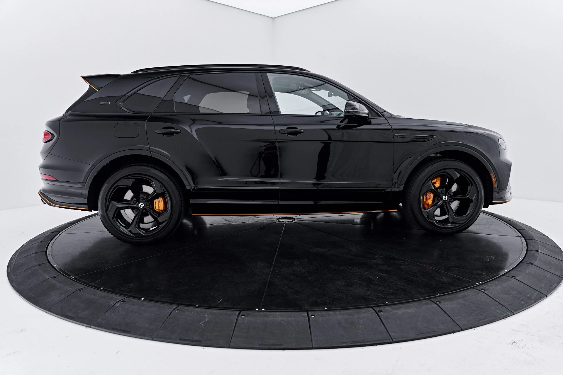 mph014_4057928266_Used_2025_Bentley_Bentayga_S_Black_Edition_1790644283_574e5dba57
