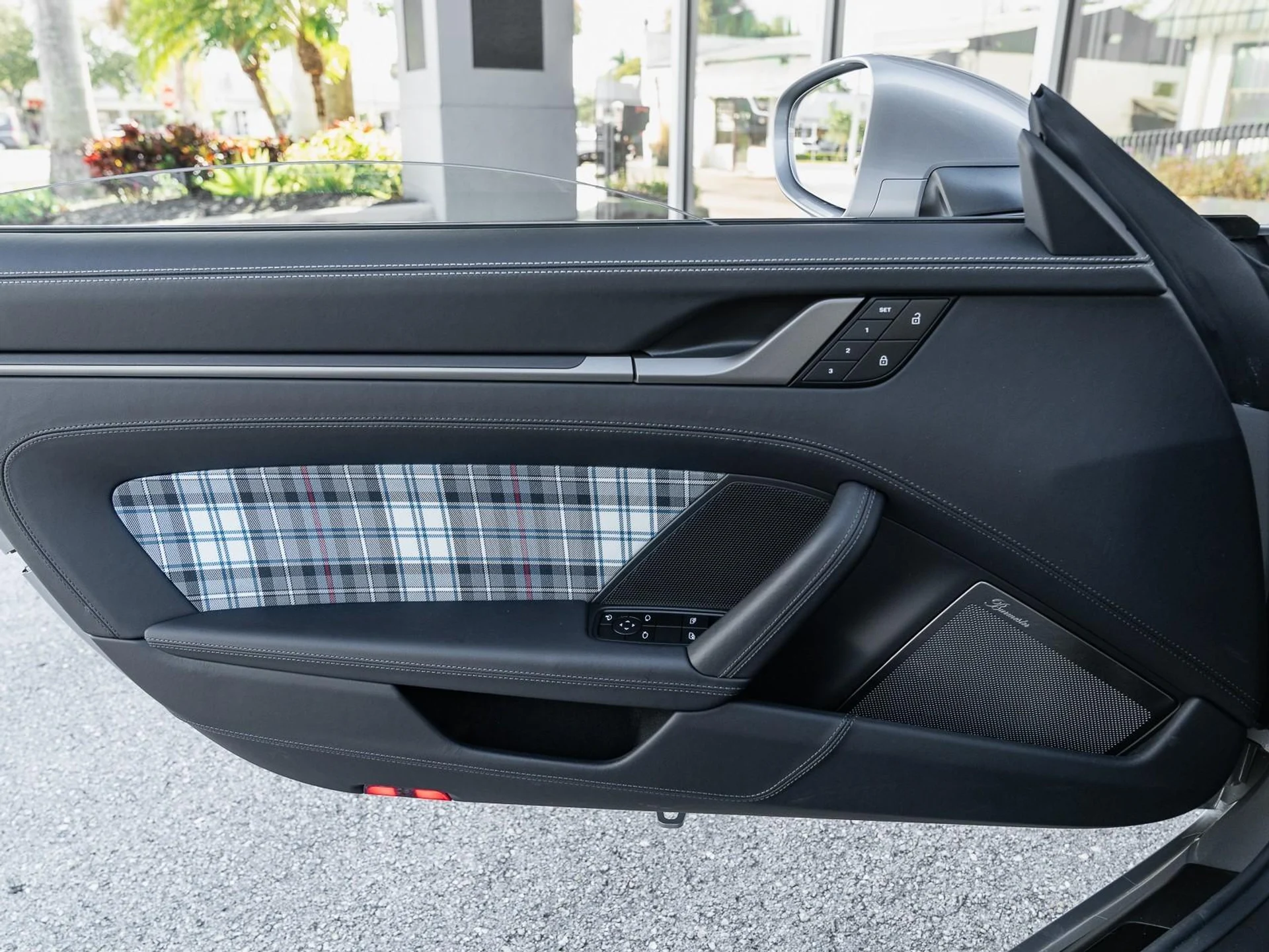 mph014_4064730235_Used_2025_Porsche_911_Turbo_1761858394_f7c1cc9116