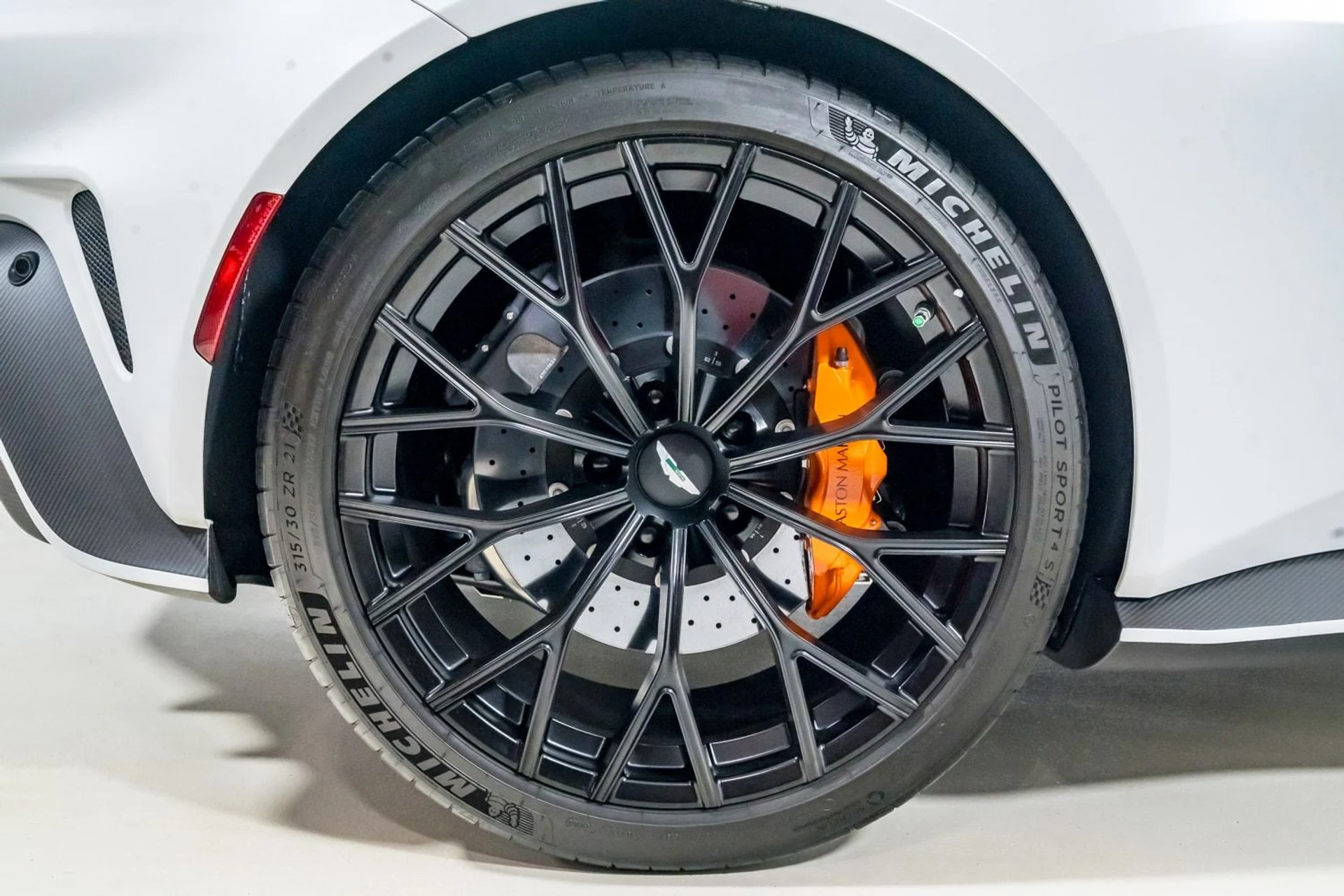 mph014_406548122_0817b2e32f9e4d9695b8f5ed94d8b659_f4dc5425c9