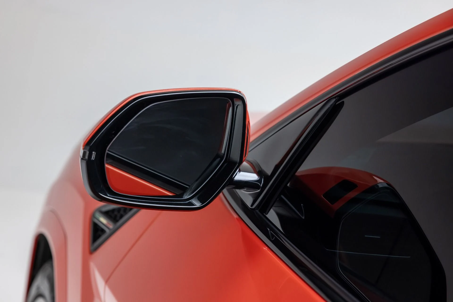 mph014_4067606716_Used_2024_Lamborghini_Urus_S_1766449487_cb3c170884