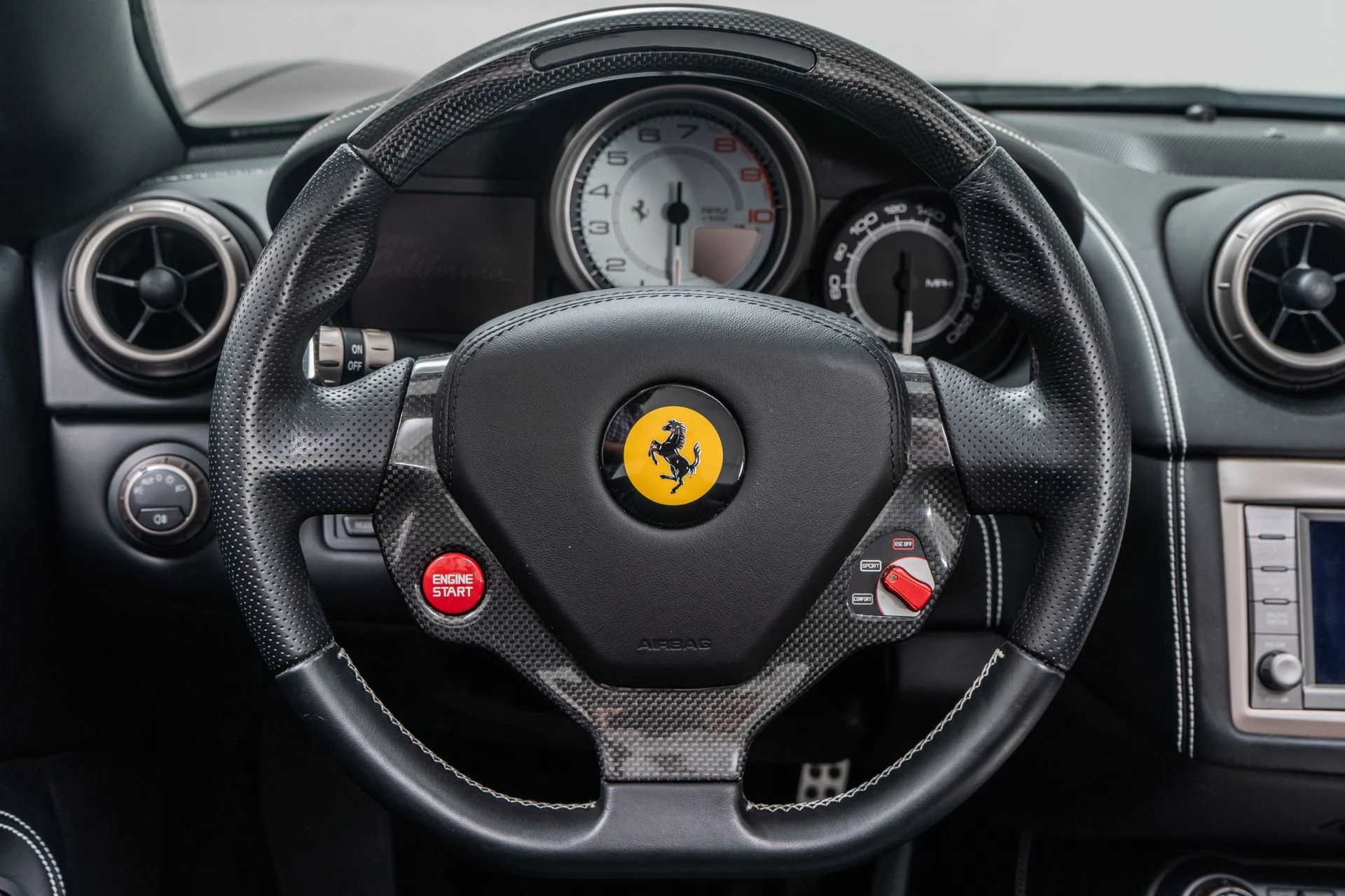 mph014_4078616912_Used_2014_Ferrari_California_1755618260_6a9e19b323