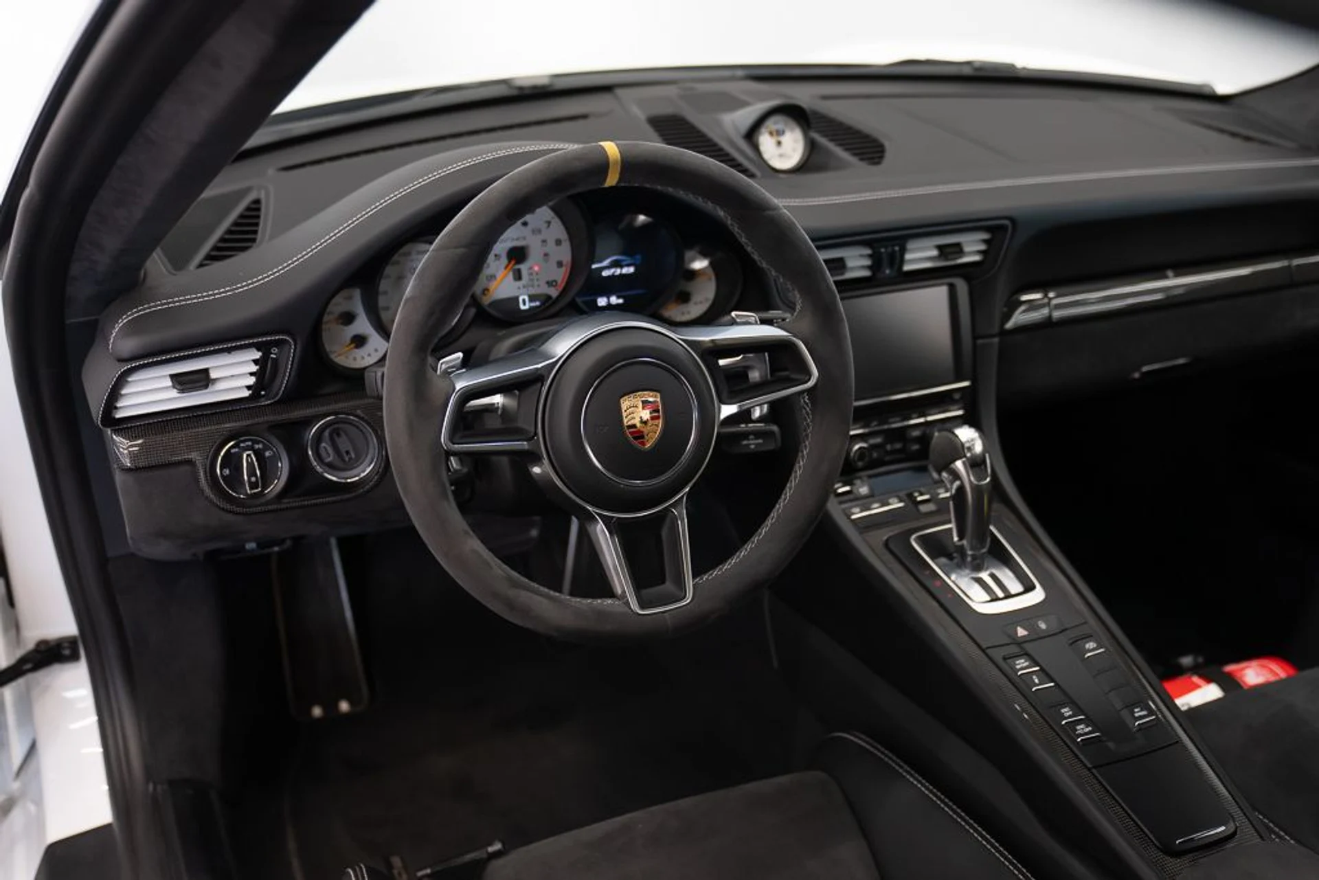 mph014_4080307672_porsche_911_2016_jpg_v_1777670076_4c33836192