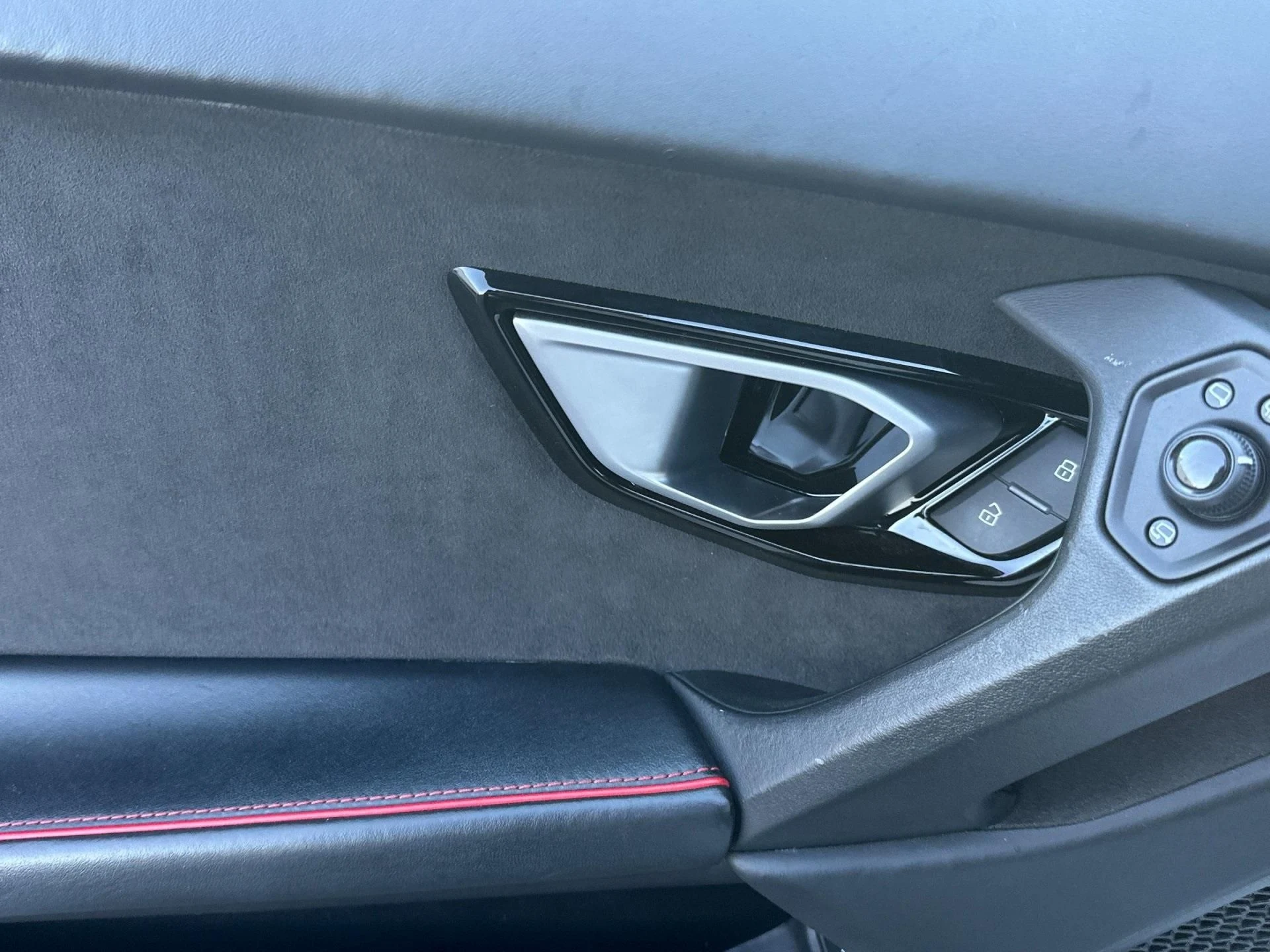 mph014_4098747115_Used_2020_Lamborghini_Huracan_EVO_Selezione_CPO_1762507884_b8e502cba6