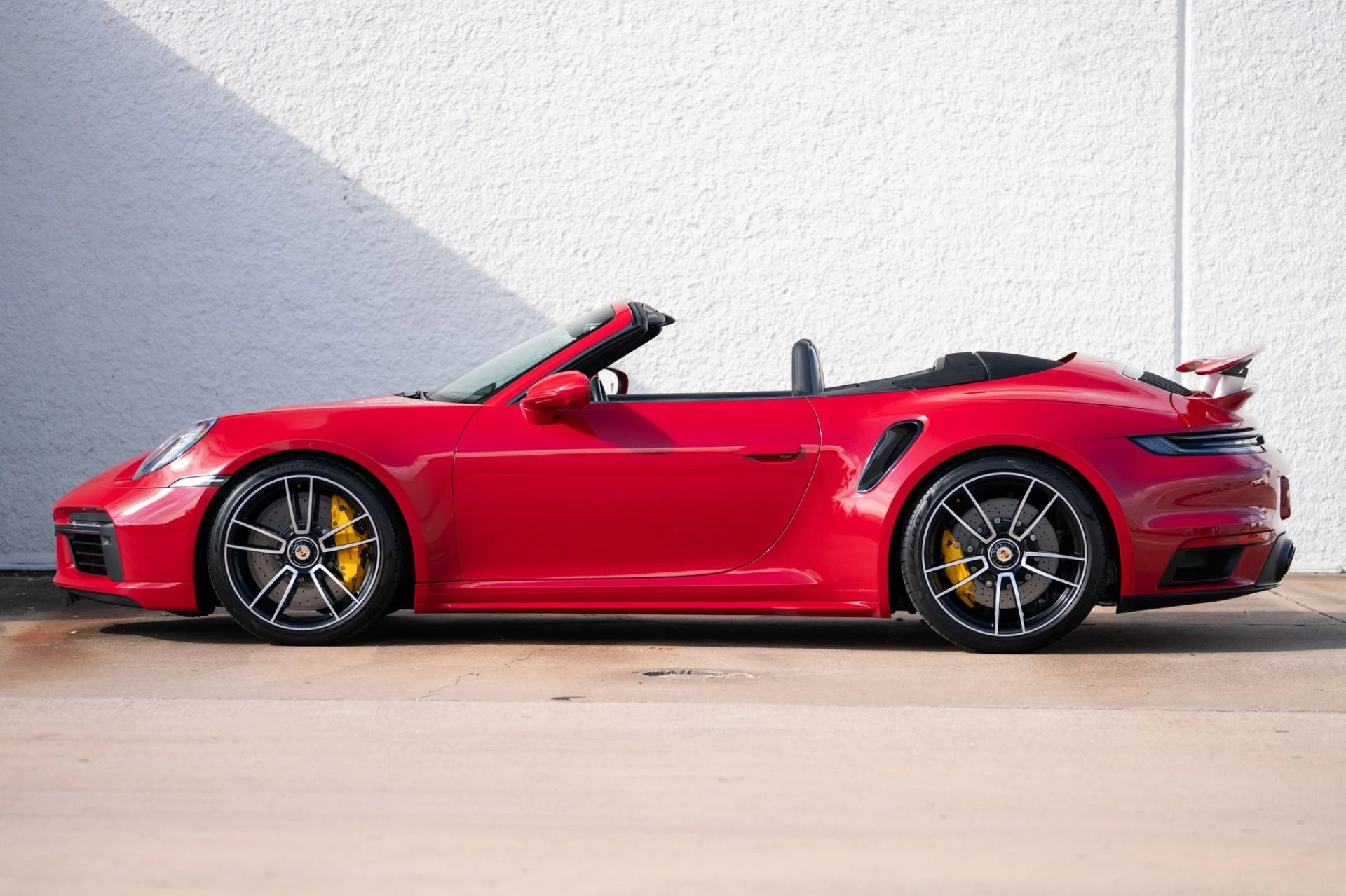 mph014_4106616699_Used_2021_Porsche_911_Turbo_S_Cabriolet_1765565063_65b8bc42e6