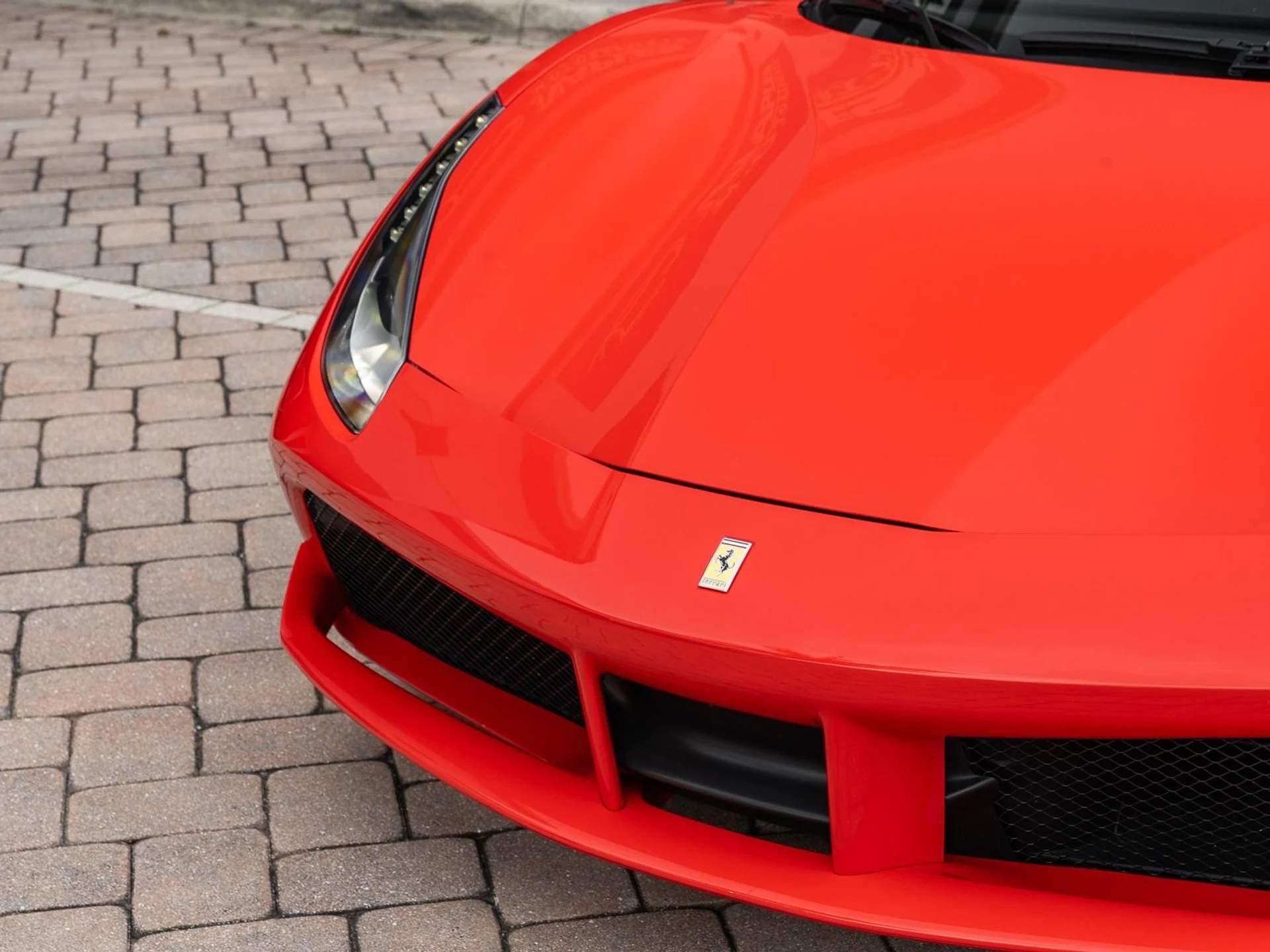 mph014_4111277487_Used_2019_Ferrari_488_Spider_Convertible_1771513881_7cafcbb22b