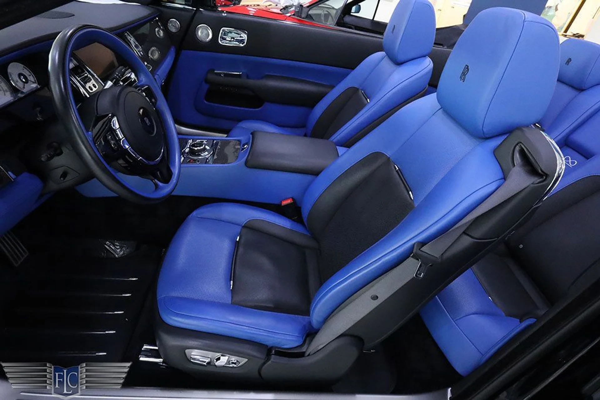 mph014_4114753682_used_2018_rolls_royce_dawn_blackbadgeconvertible_6305_22965393_15_1024_5fa5ca391f