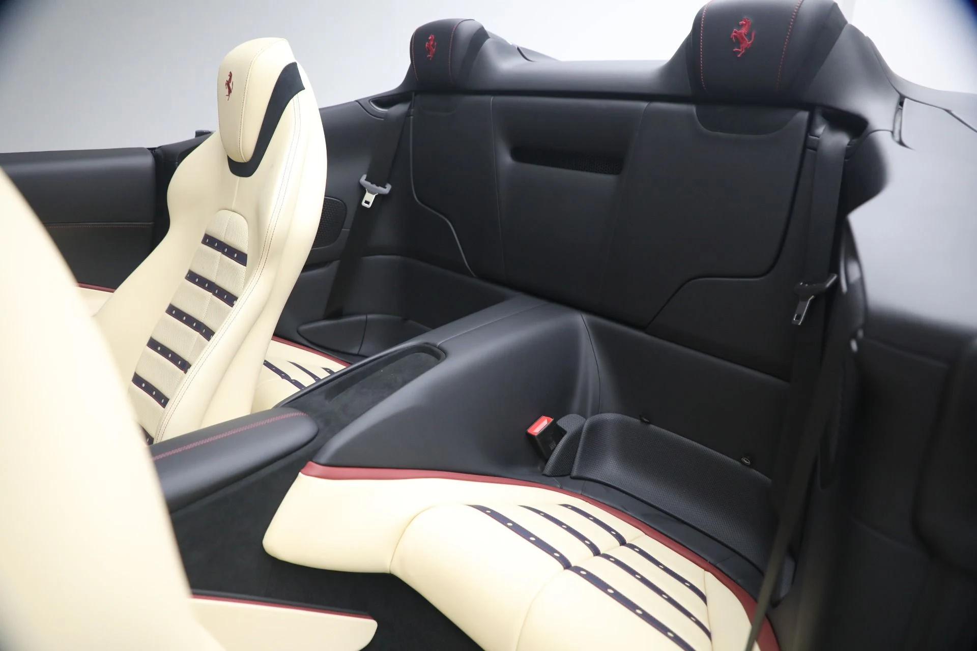 mph014_4118530396_Used_2025_Ferrari_Roma_Spider_1777992623_01e7db1b70