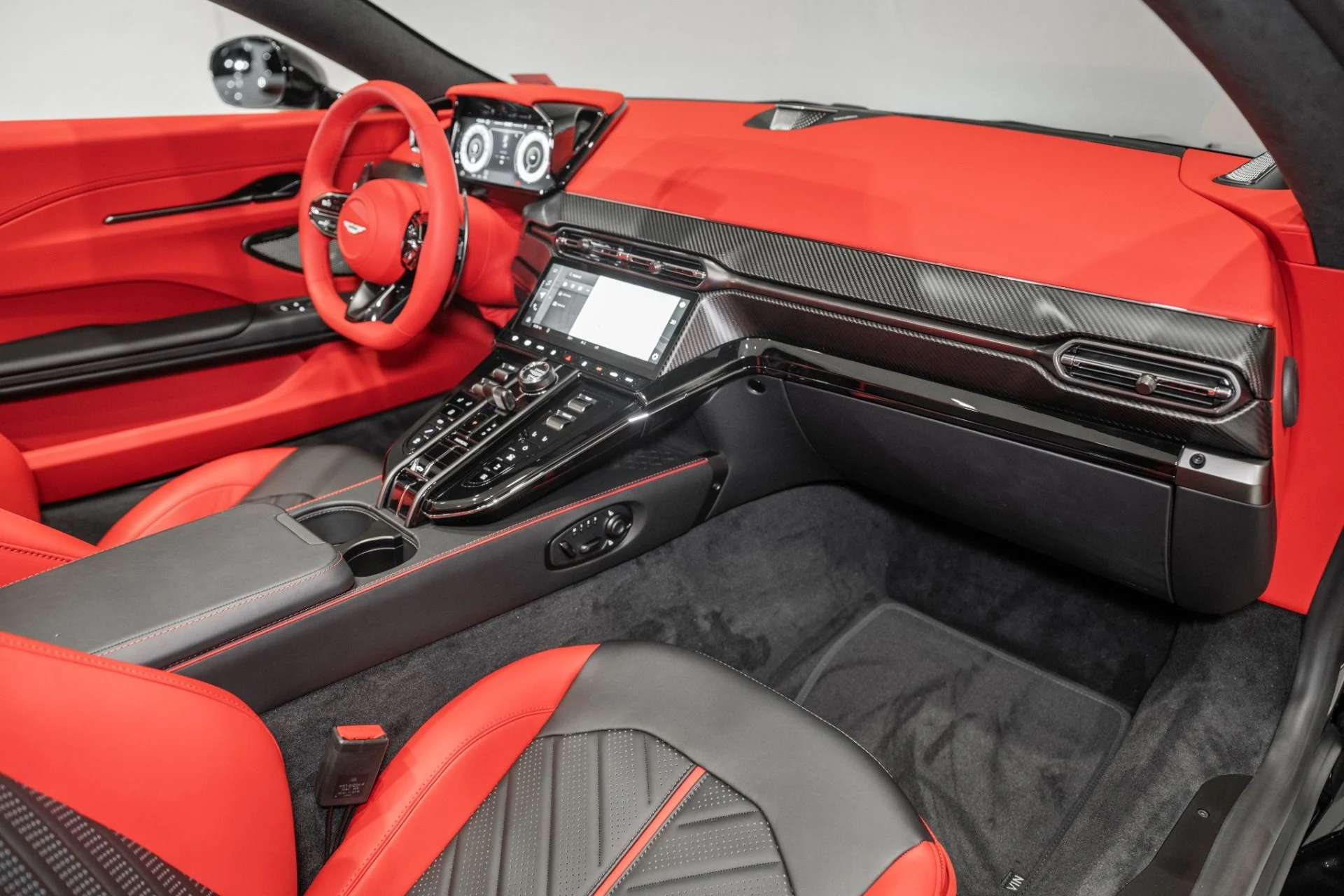 mph014_4127245381_New_2026_Aston_Martin_Vantage_S_Roadster_1781710661_89e1c64ad9