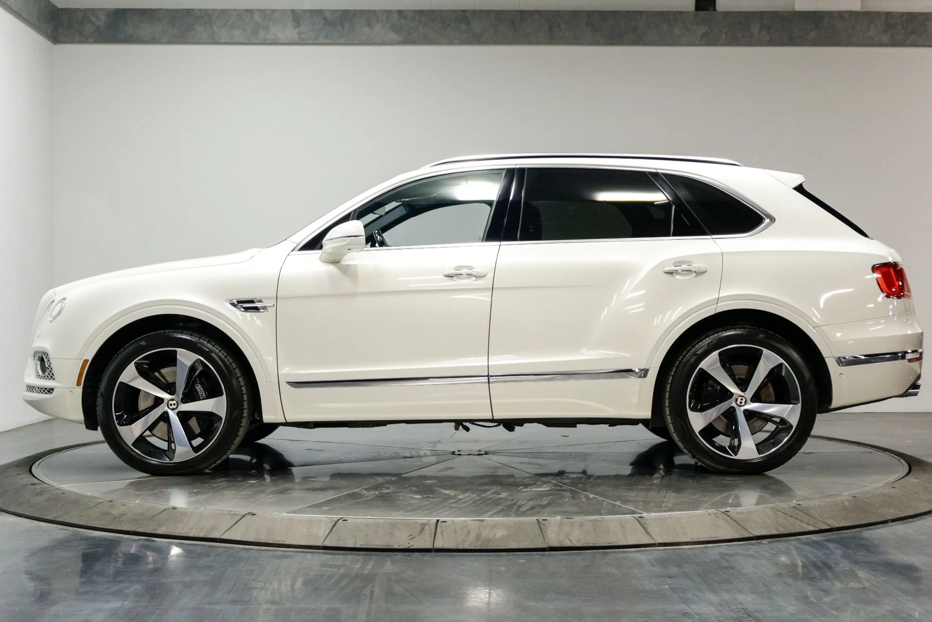 mph014_4135389651_Used_2020_Bentley_Bentayga_V8_1760480773_8539b77961