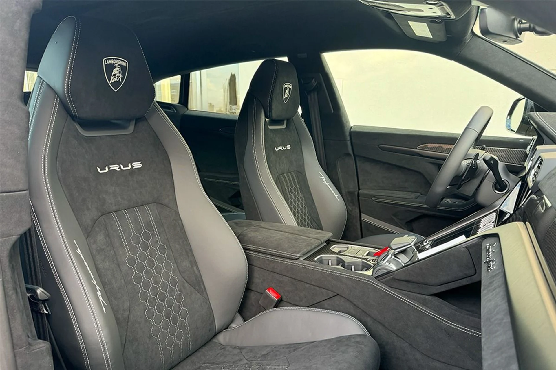 mph014_4140357652_Used_2024_Lamborghini_Urus_Performante_1737380299_2c6d7ad4de