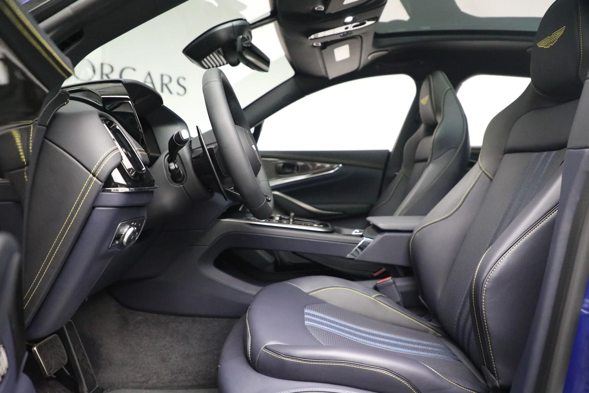 mph014_4141934193_New_2025_Aston_Martin_DBX_707_707_9da6e70049