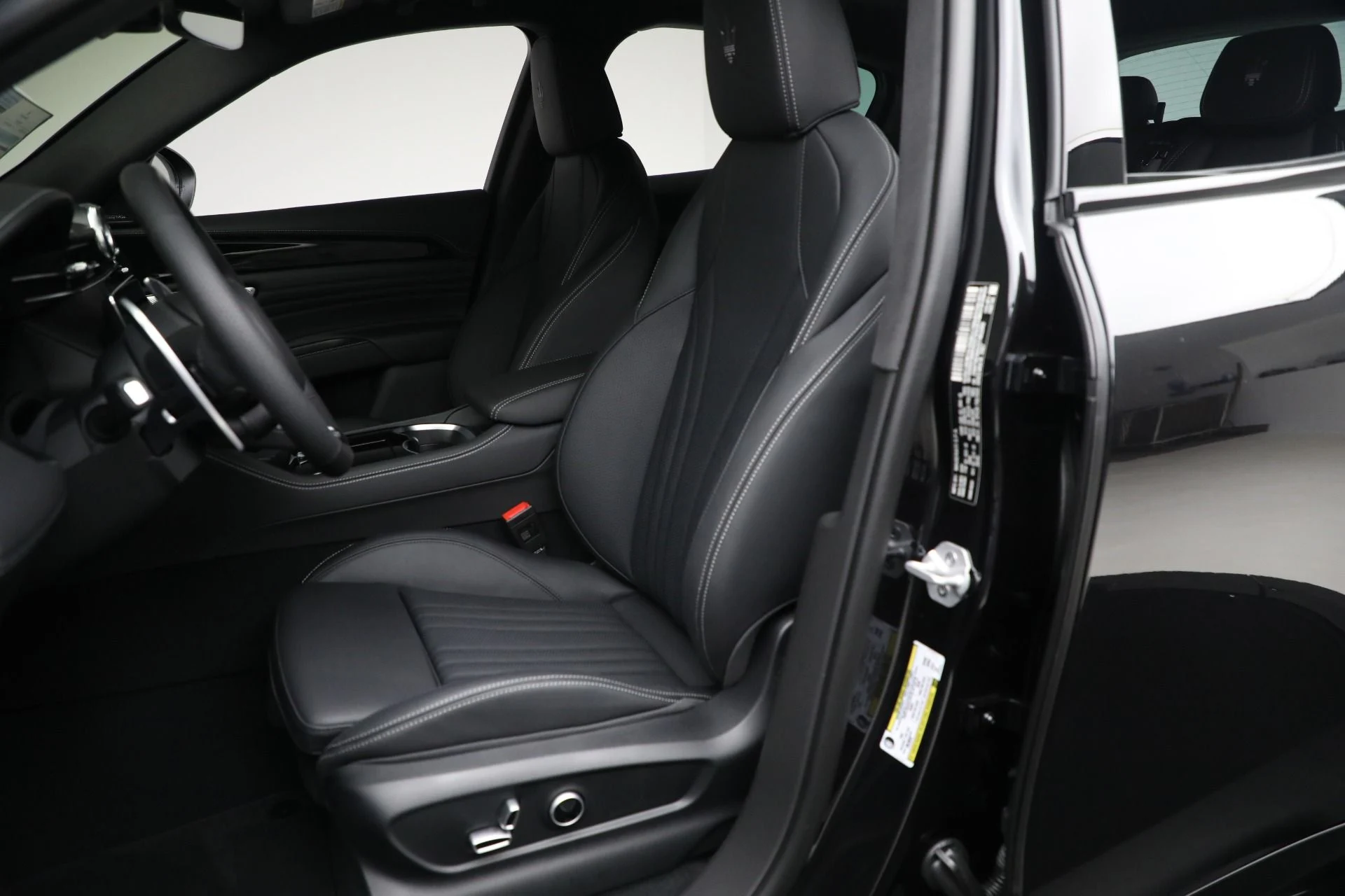 mph014_4142942762_New_2025_Maserati_Grecale_Modena_a2a5993e0e