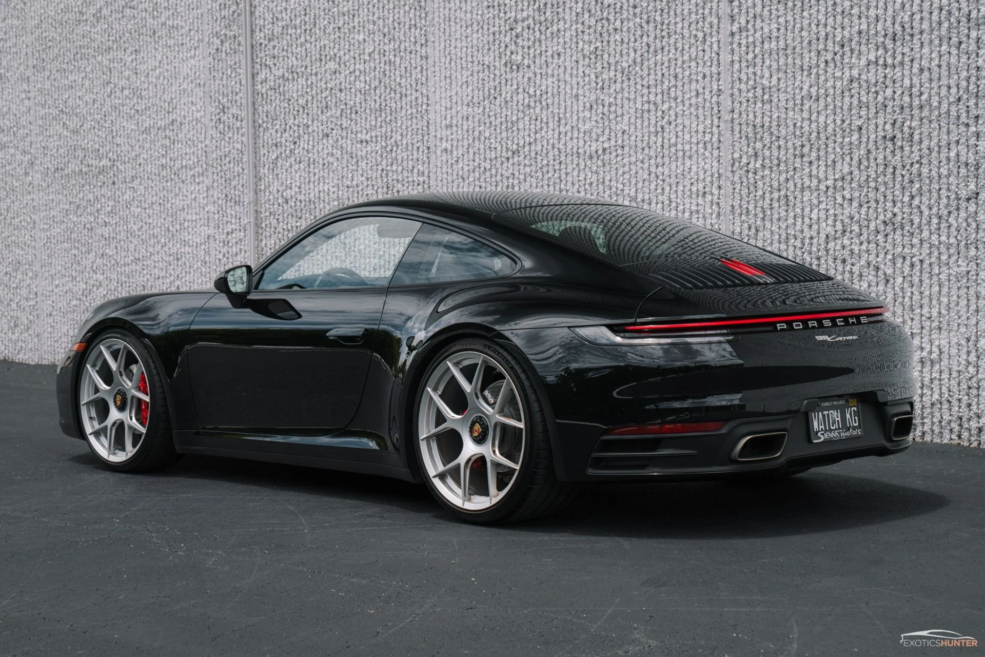 mph014_4151874006_Used_2022_Porsche_911_Carrera_1753304431_2a6fc1315b