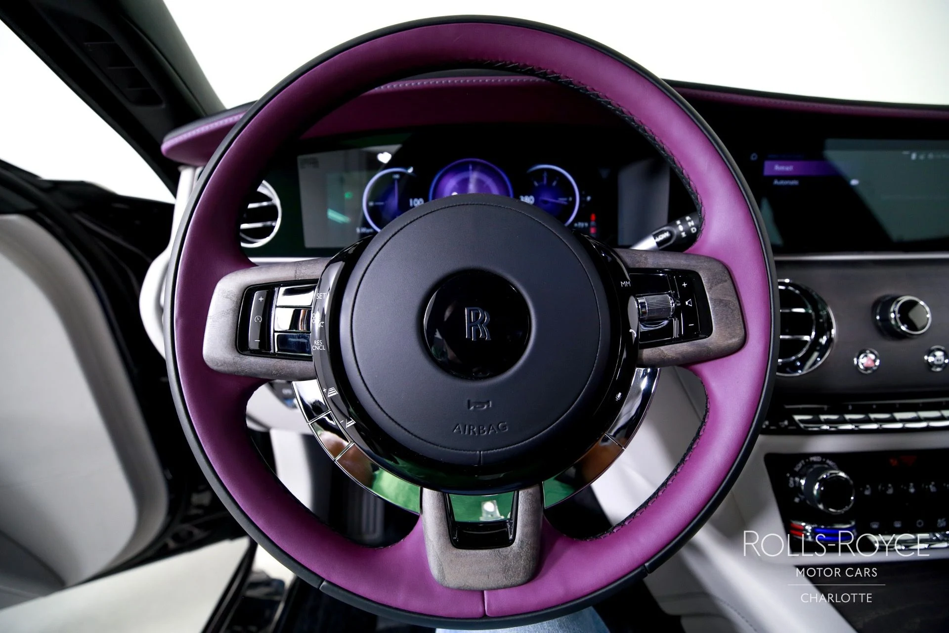 mph014_415475966_Used_2025_Rolls_Royce_Ghost_1759510199_0940a81bee