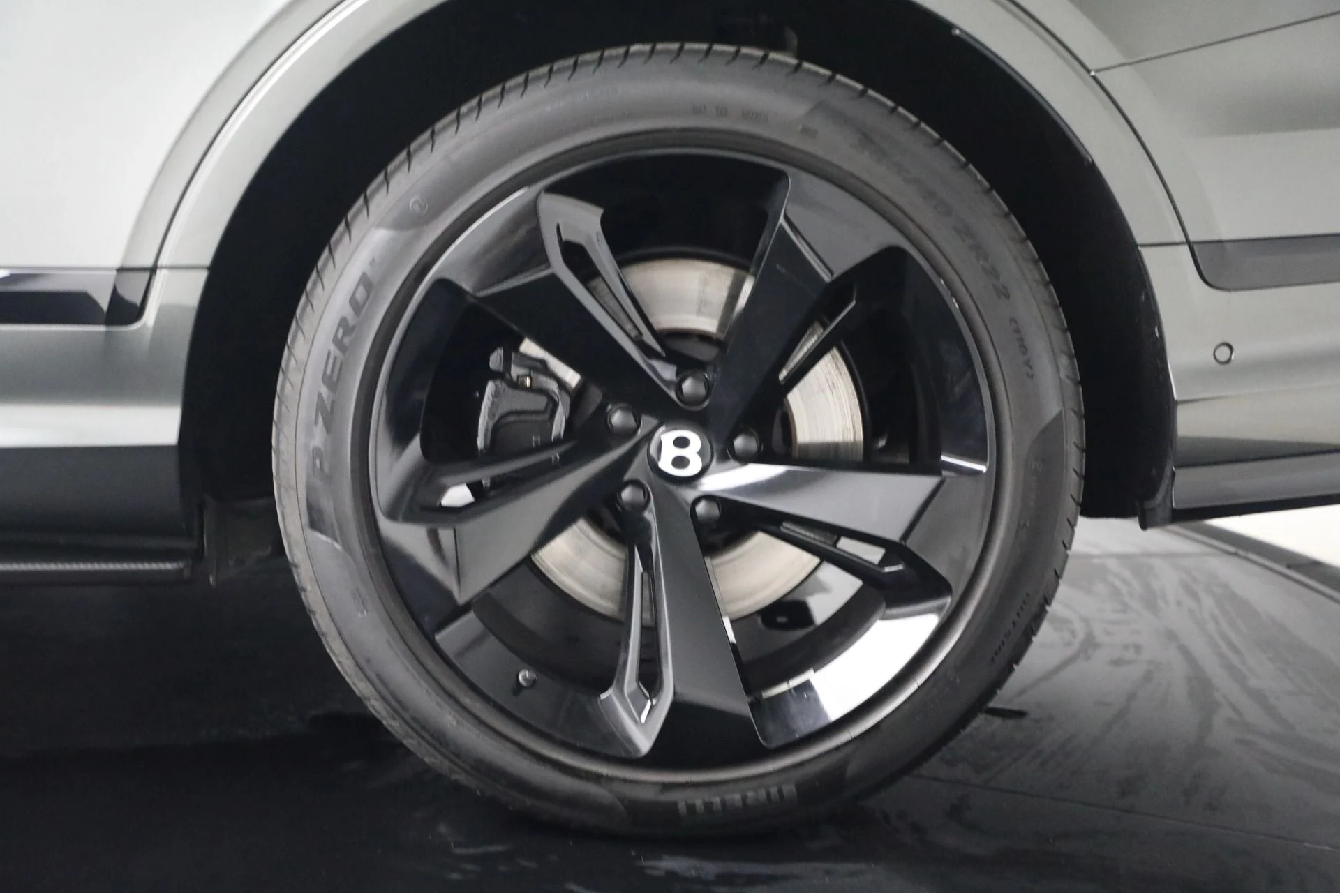 mph014_4155614341_Used_2022_Bentley_Bentayga_V8_1772493107_feeb4d934b